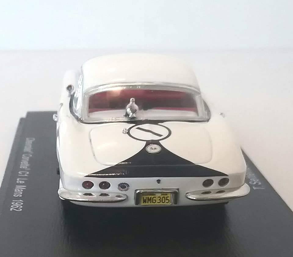 Starsky and Hutch (TV Series 1975-79) - 1976 Ford Gran Torino Diecast Model Car in 1:18 Scale by Greenlight