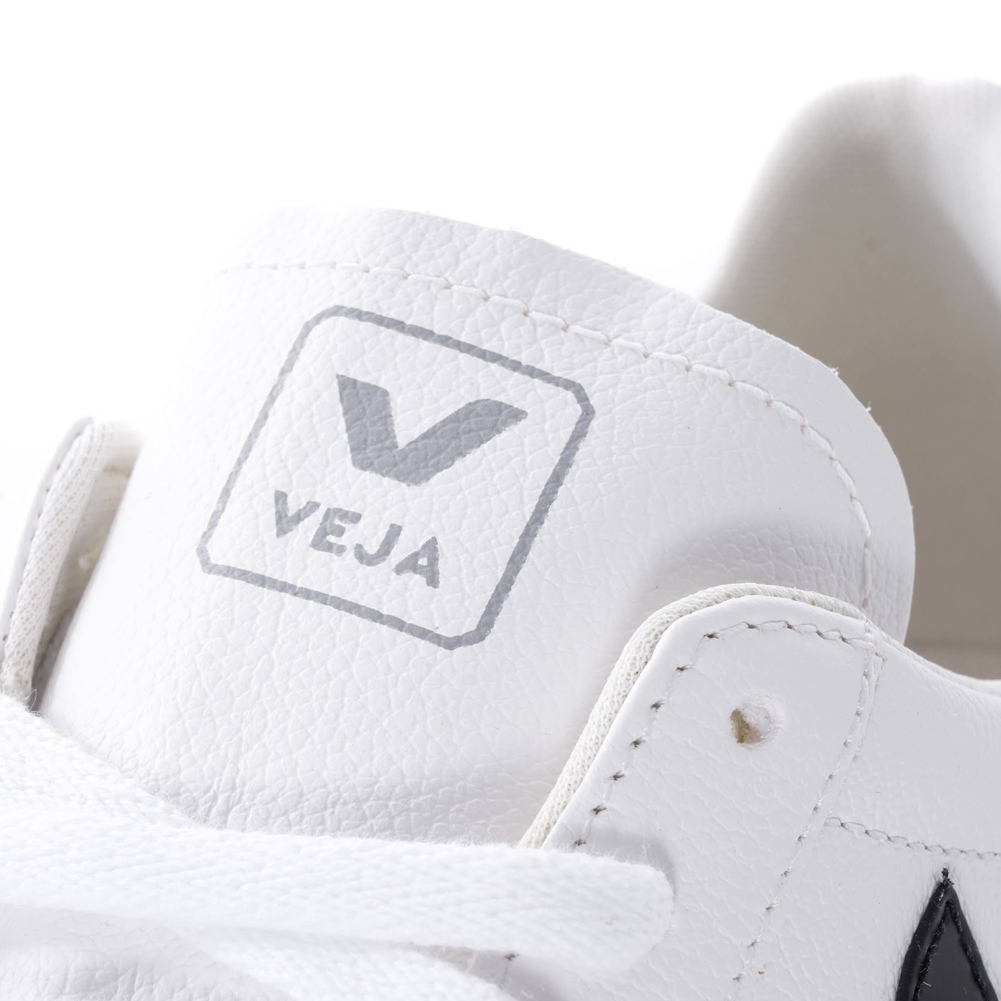 Veja Campo Chromefree (White / Black)