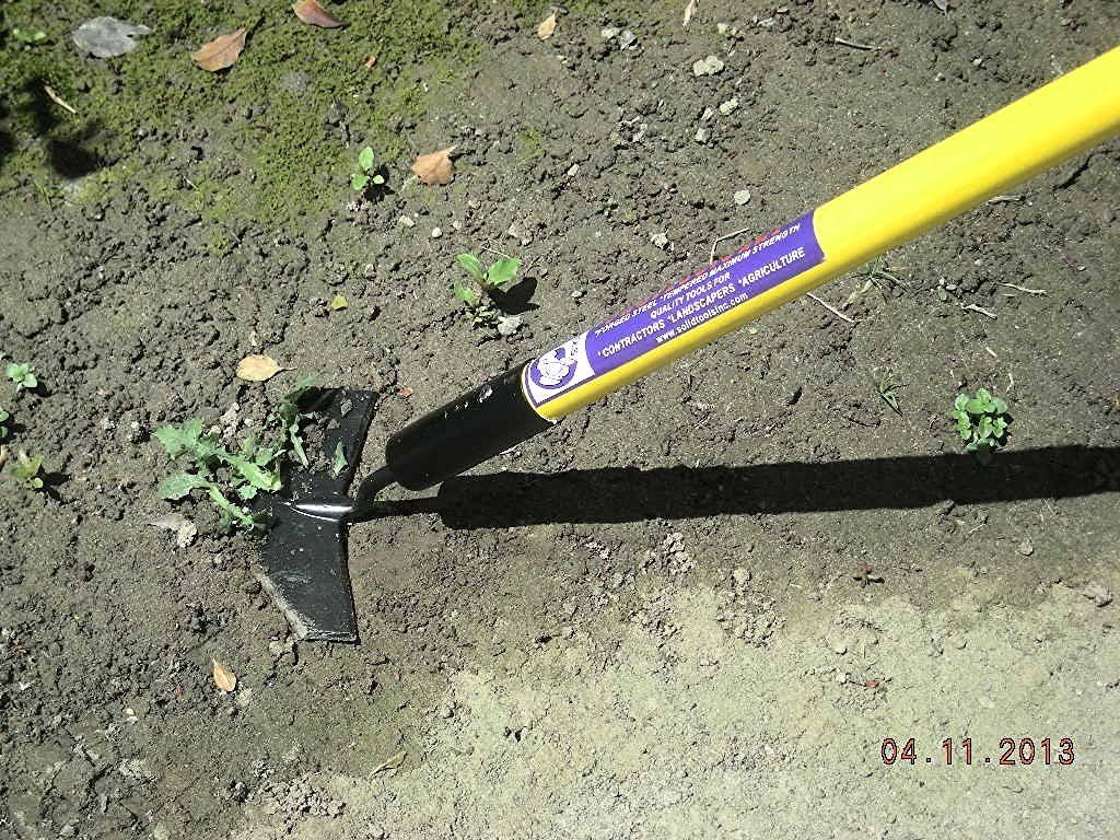 Forgecaft USA Winged Weeding Hoe- Classic Triangle Weeding Hoe CR8131F