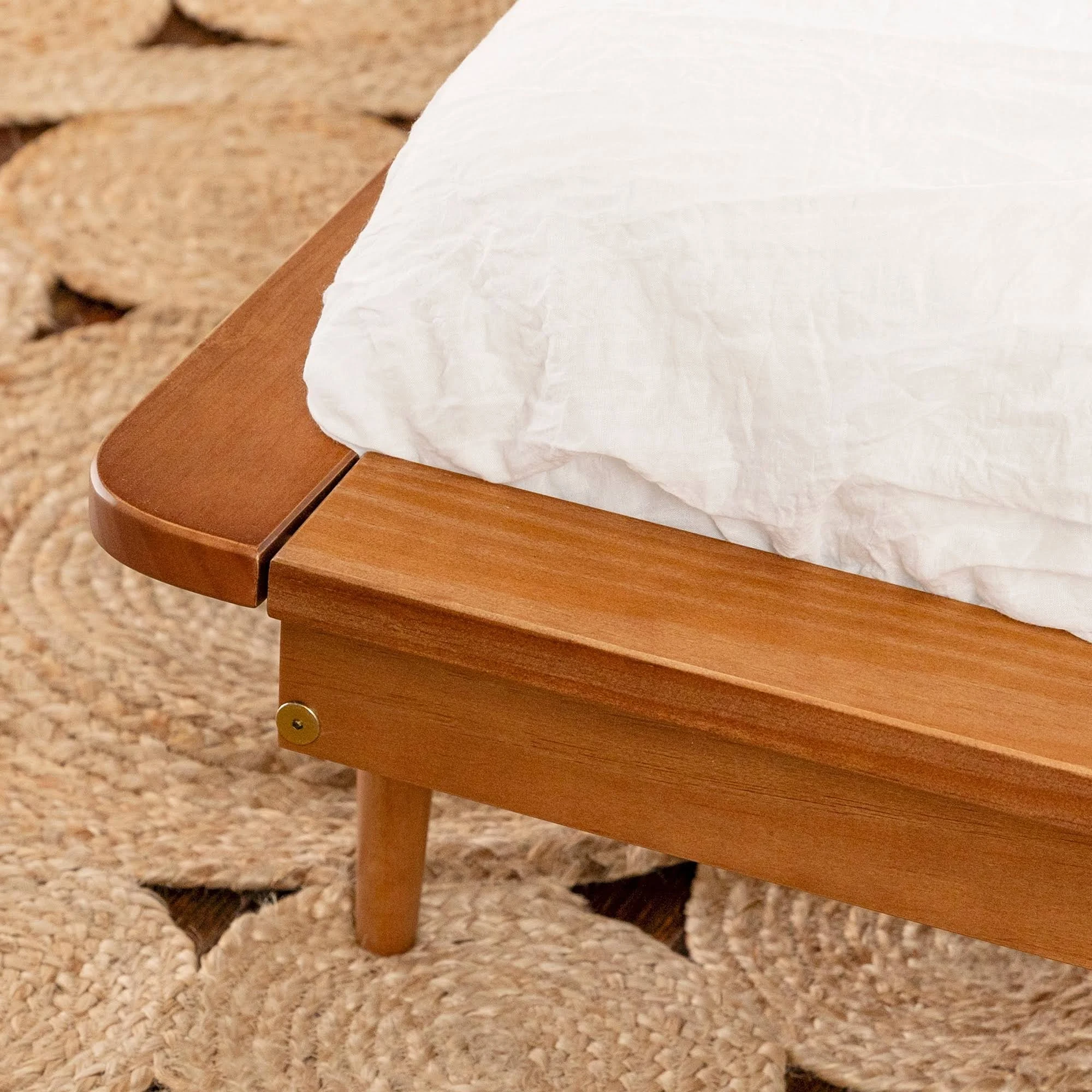 Carson Carrington Blaney Solid Pine Wood Spindle Bed - Light Oak - Queen