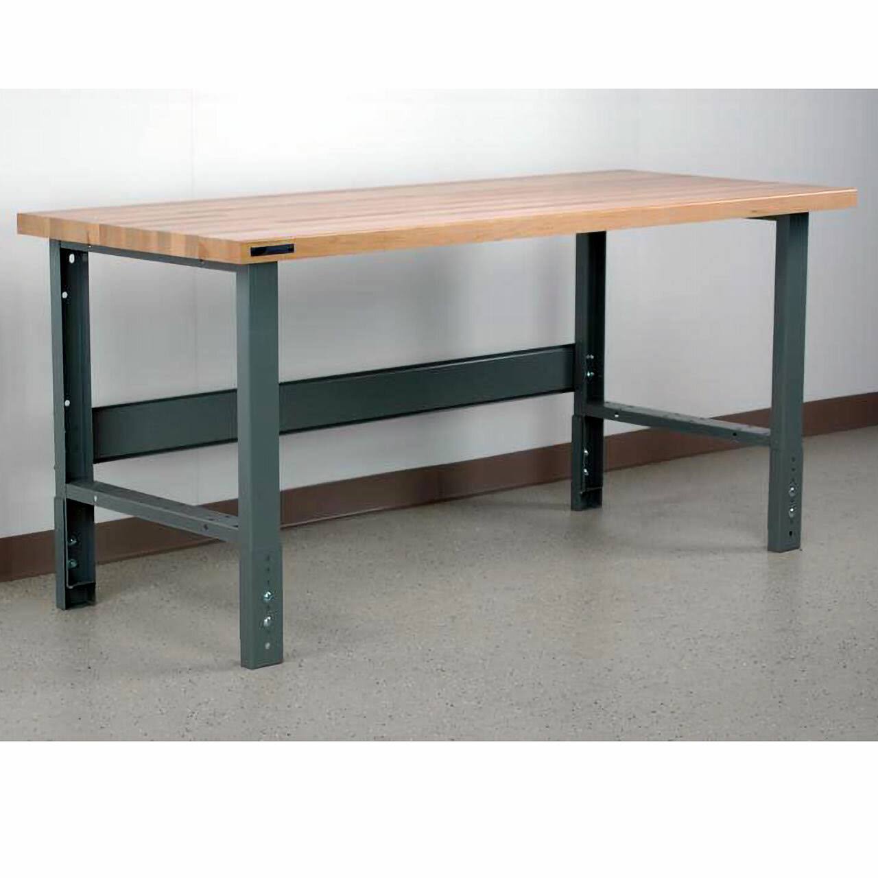 manually Adjustable Height Workbench