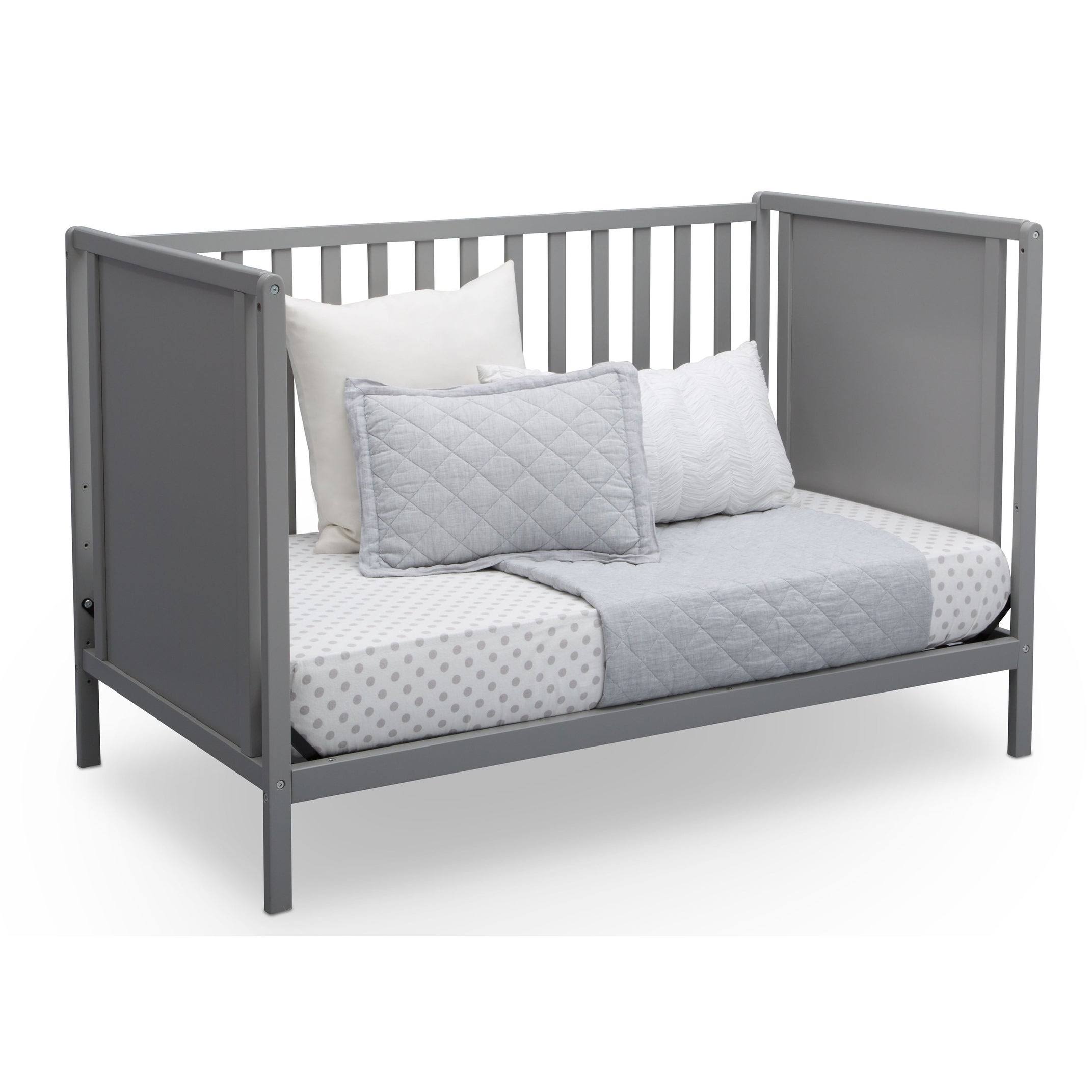 Delta Children Heartland Classic 4-in-1 Bianca White Convertible Crib
