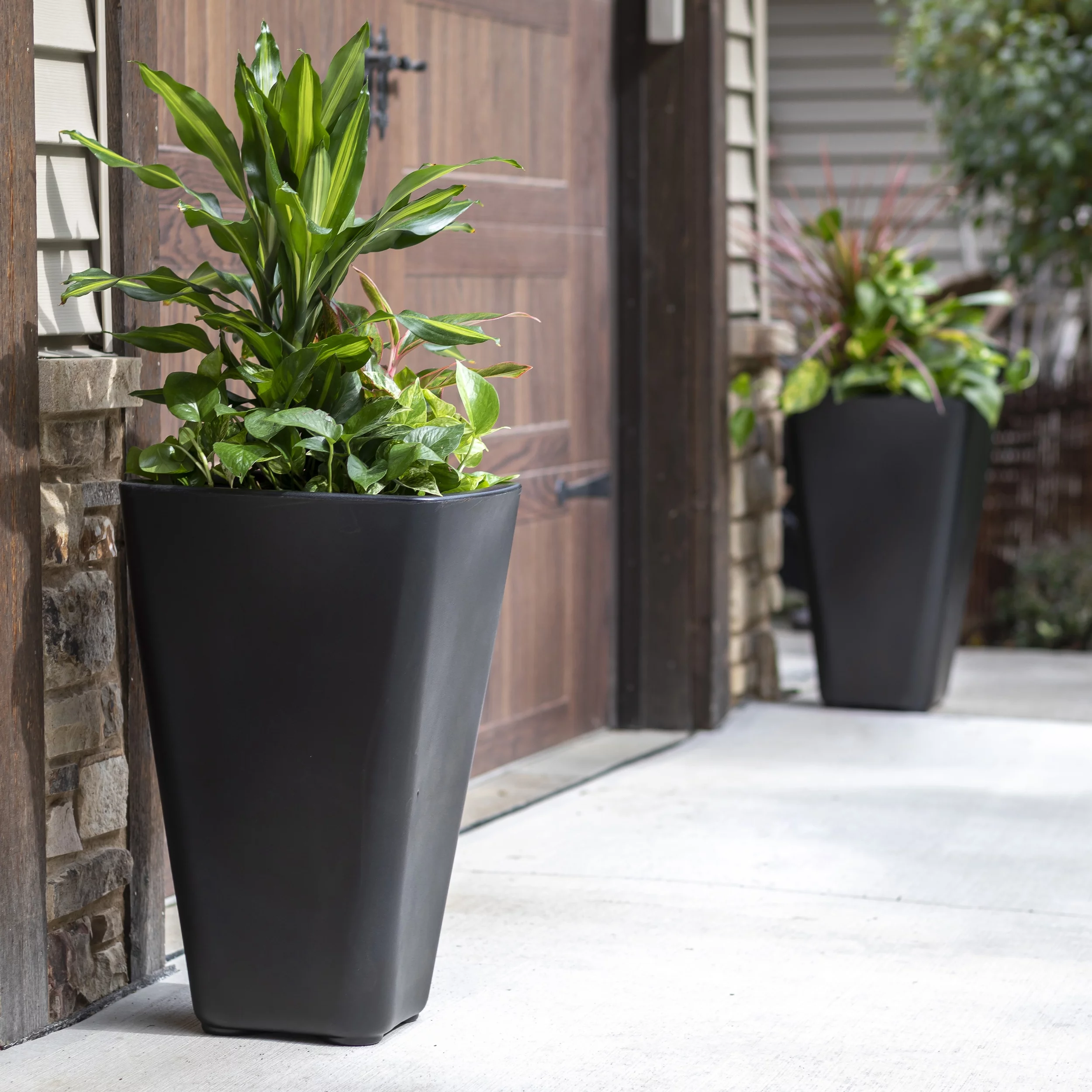 Step2 Bridgeview 26" Tall 2pk Black Square Indoor Outdoor Plastic Planter