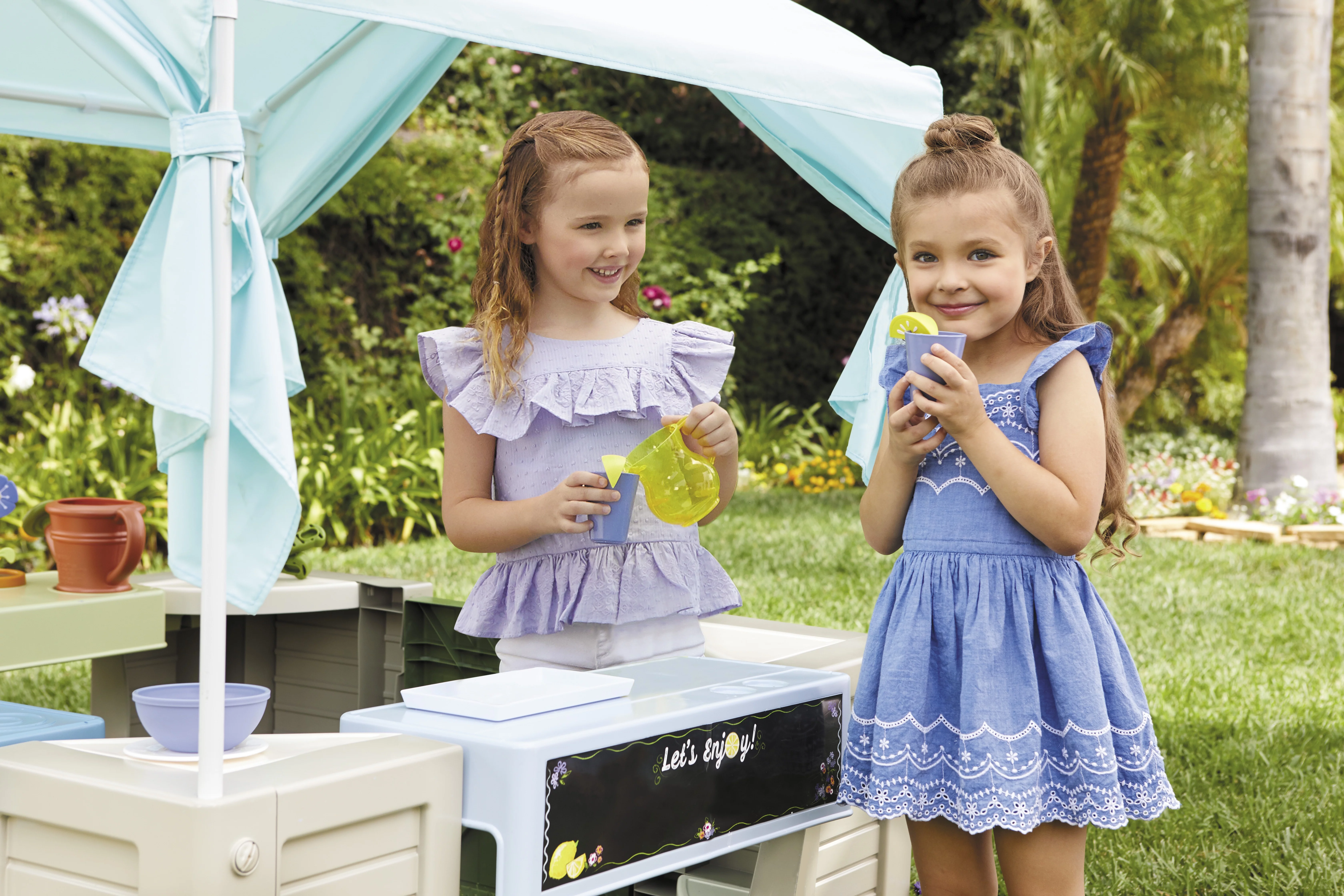 Little Tikes Backyard Bungalow Role-Play Playhouse with Kitchen, Garden, & Canopy