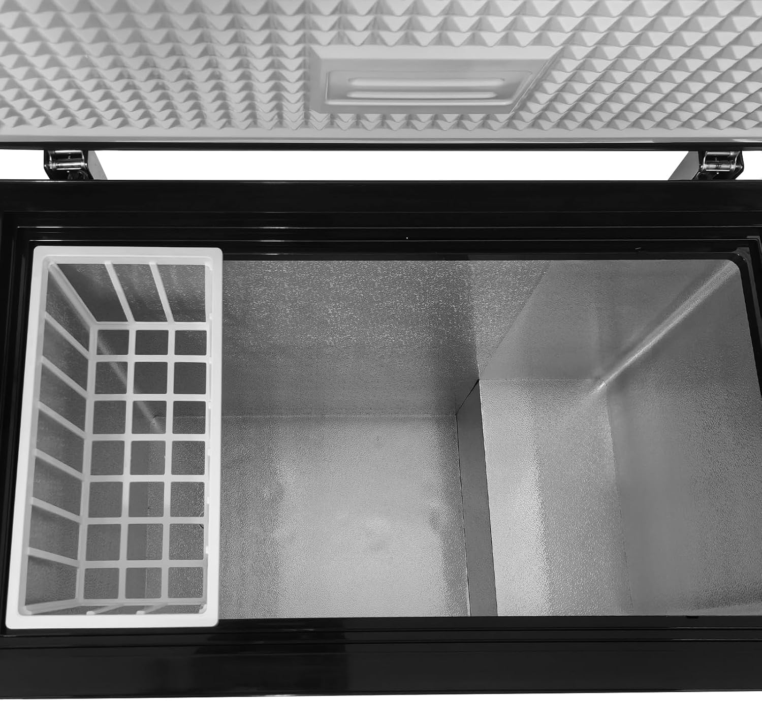 7.0 Cu Ft Chest Freezer Compact Deep Freezer with 7 Adjustable Temperature, Large Chest Freezer with 2 Removable Storage Basket, Energy Saving Low Noise Top Open Door for Garage, Office