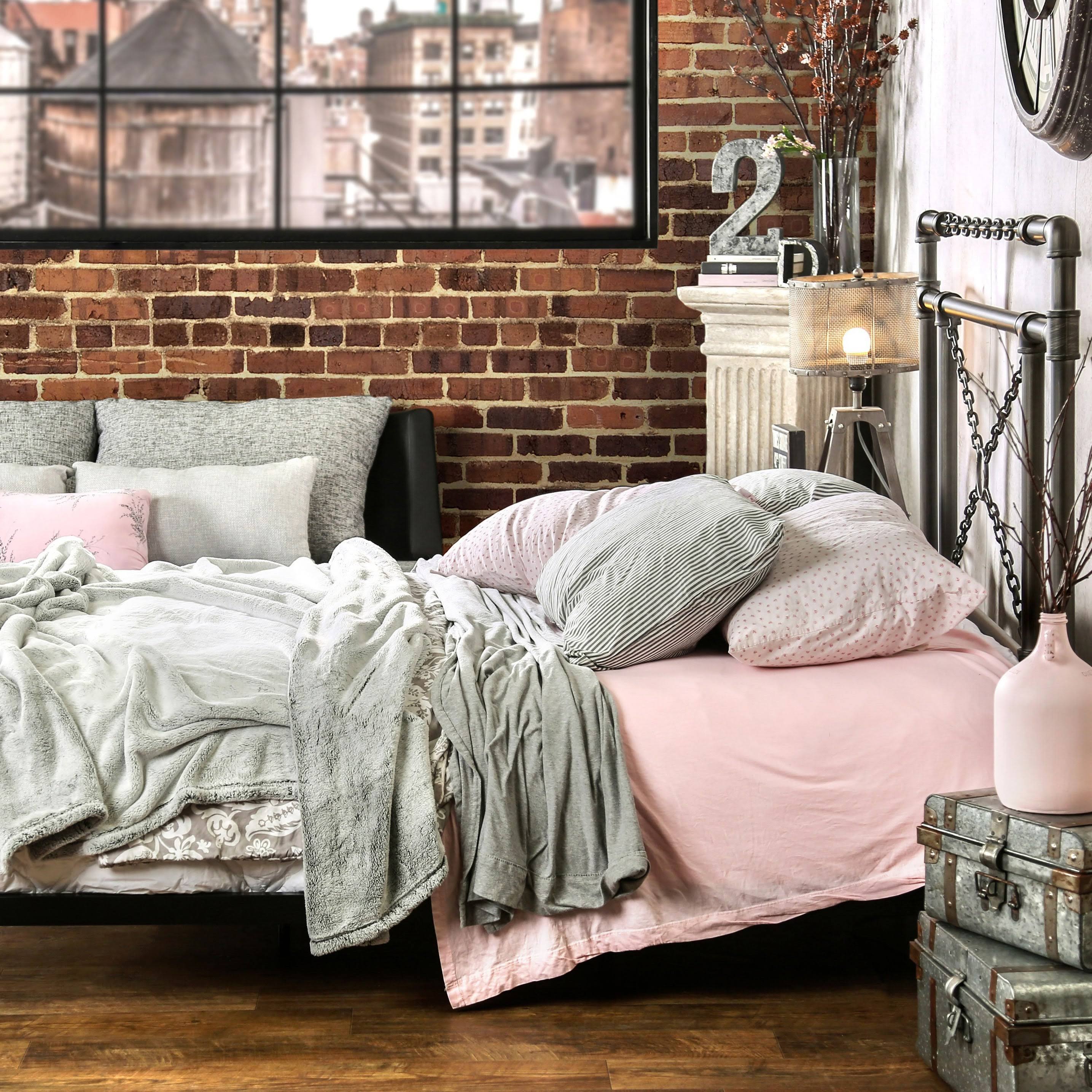 Furniture of America Porteno Industrial Brushed Silver Bed California King