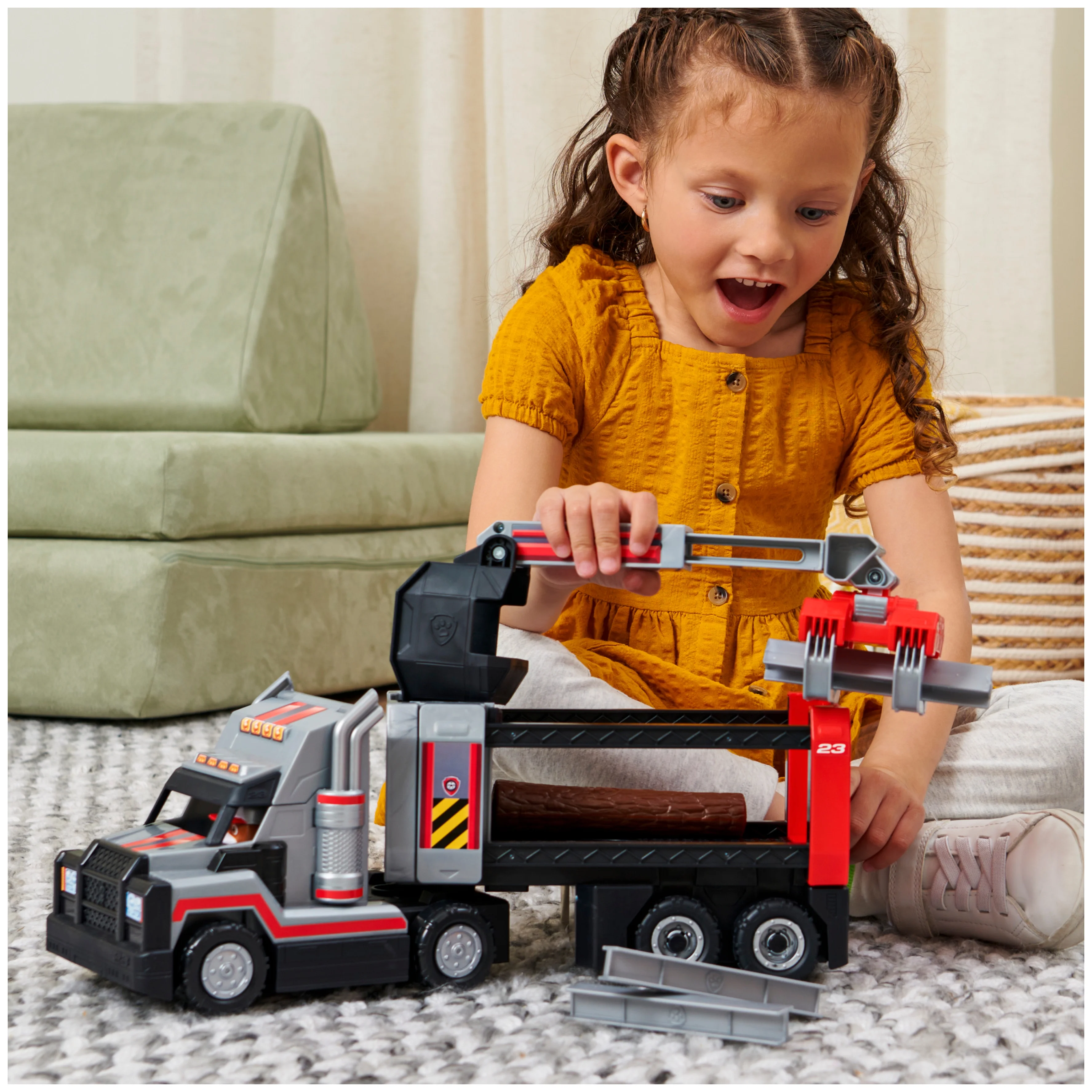 PAW Patrol, Al’s Deluxe Big Truck Toy with Moveable Claw Arm and Accessories