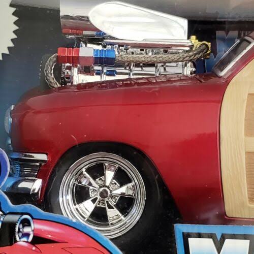 Muscle Machines 1950 Red Ford Woody Wagon 1:18 Scale Die Cast Too Hot New in Box