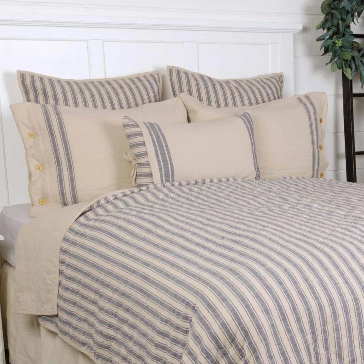 Piper Classics Market Place Blue Ticking Stripe Quilt, California King. 103x22 x 103