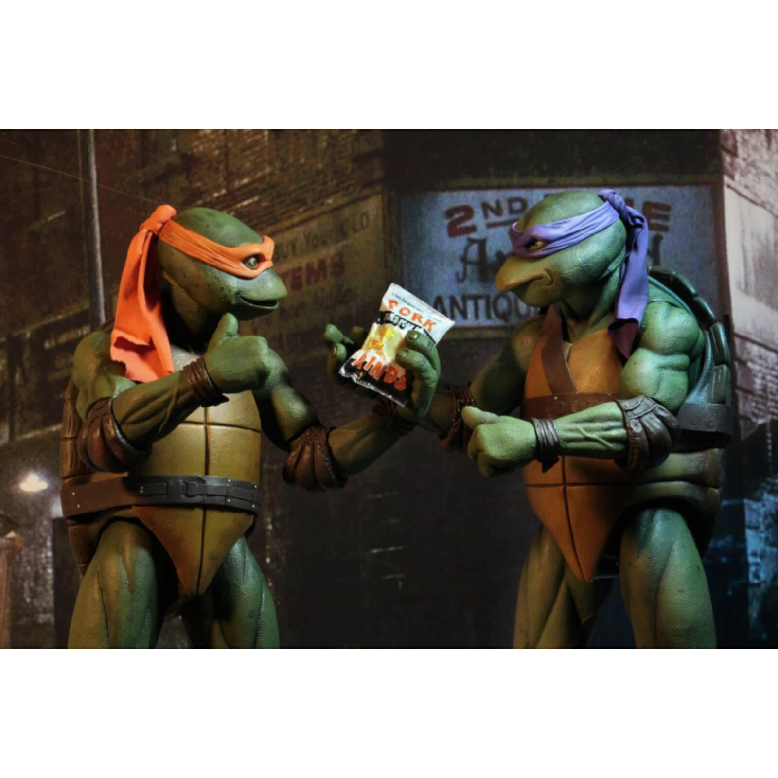 NECA TMNT - 1/4 Scale Figure - Michelangelo (1990 Movie)