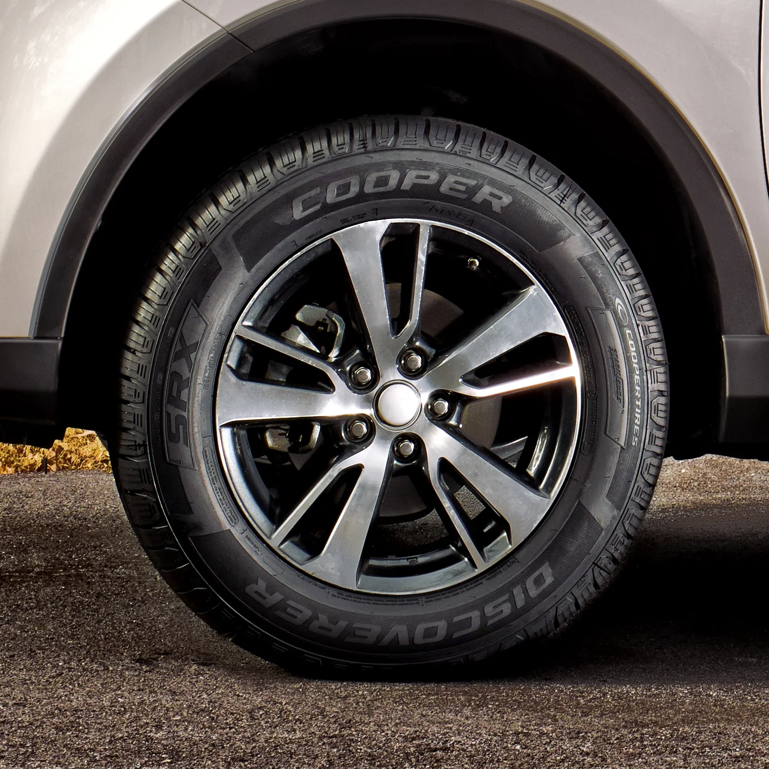 Set of 4 (FOUR) Cooper Discoverer SRX 235/55R18 100V A/S All Season Tires