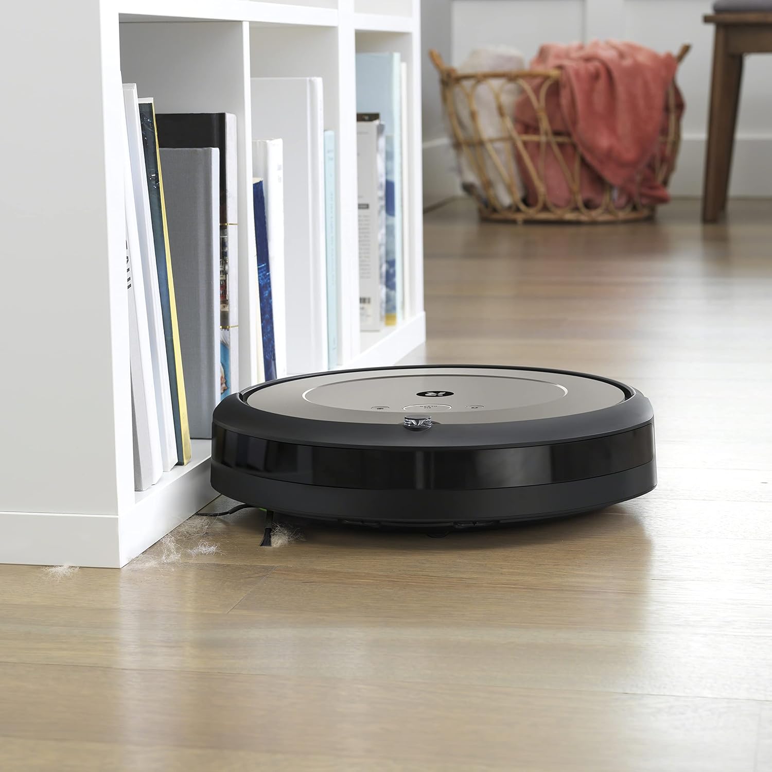 iRobot Roomba i1+ (1552) Wi-Fi Connected Self-Emptying Robot Vacuum, Ideal for Pet Hair, Carpets