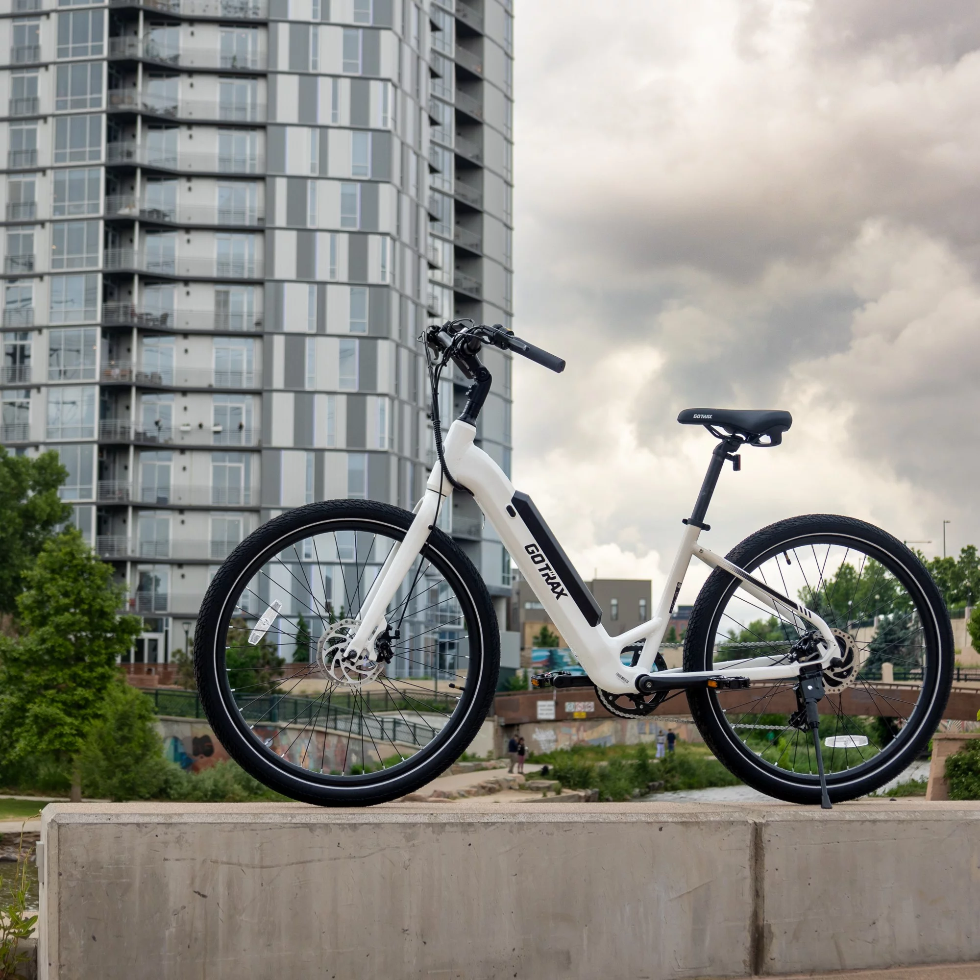 GOTRAX CTI 27.5" Adult Electric Bike, 350W/36V up 20mph Commuter Ebike for Adults, White, Step Thru