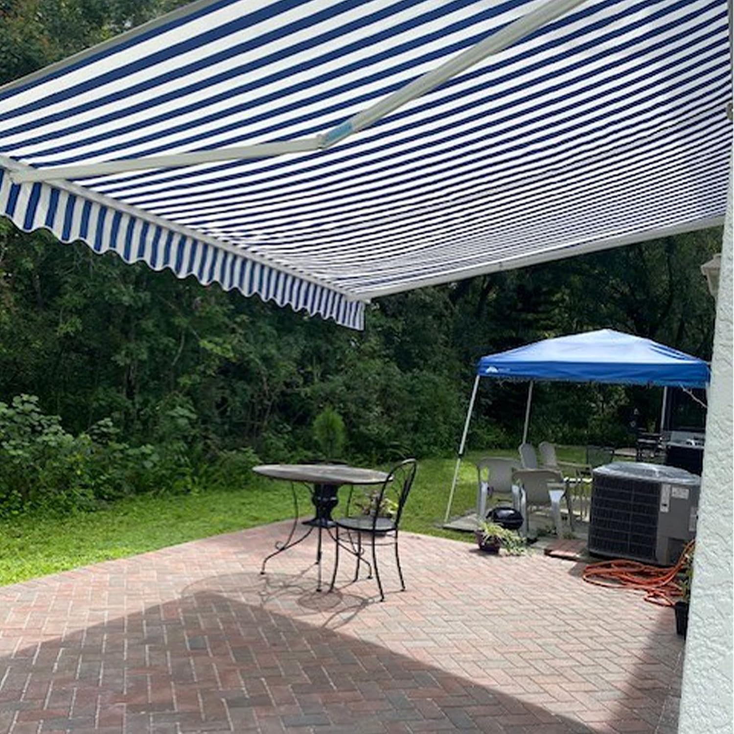 ALEKO AW12X10BWSTR03 Retractable Patio Awning 12 x 10 Feet Blue and White Striped
