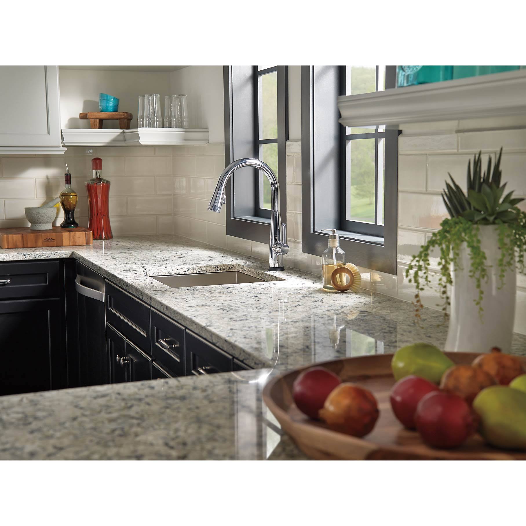 Delta 9113T-DST Essa Single Handle Pull-Down Kitchen Faucet with Touch2O Technology - Chrome