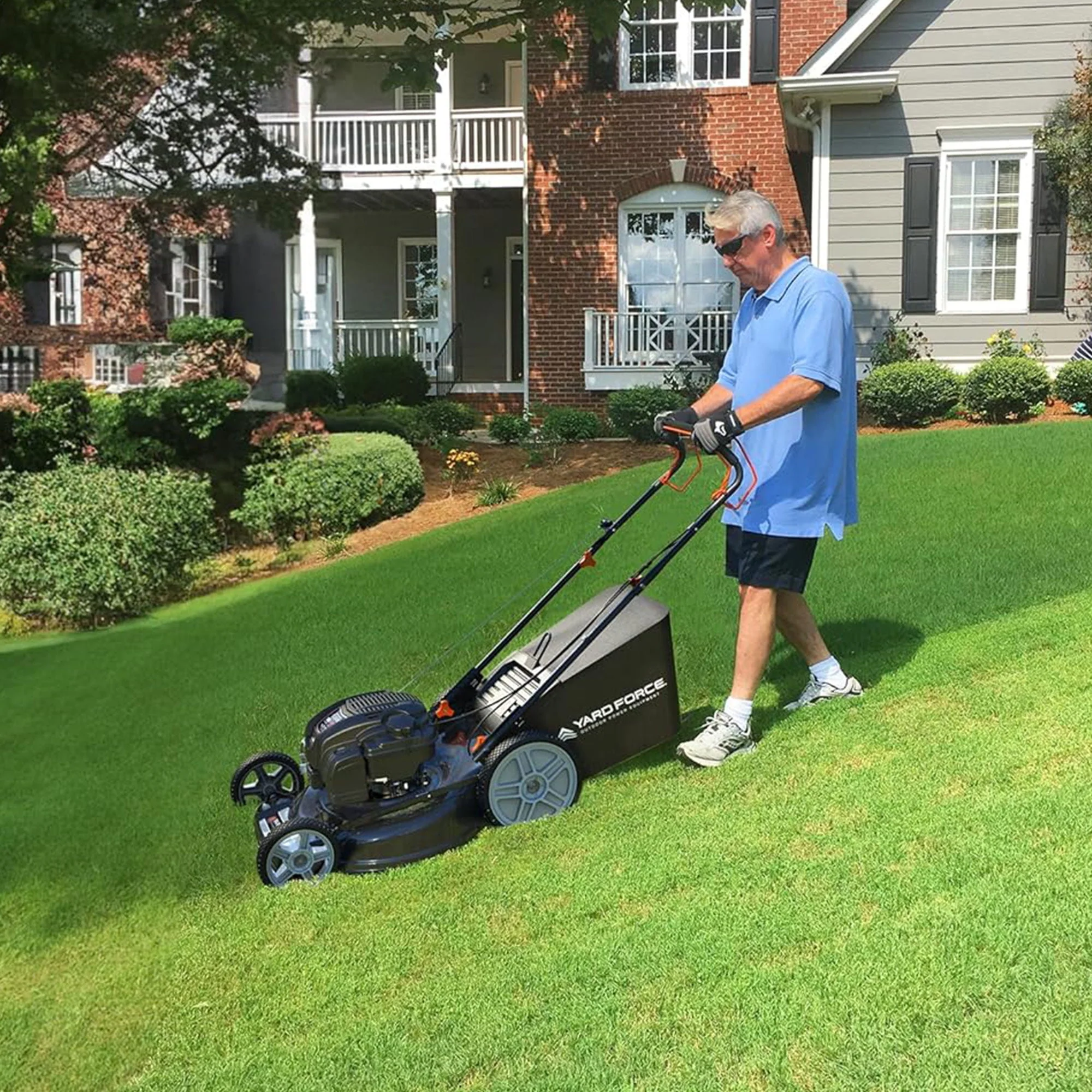Yard Force Self Propelled Lawn Mower Briggs & Stratton 150cc Gas Engine 22-inch Steel Deck 3-in-1 mulch, bag, side discharge, 12-inch High Rear Wheels