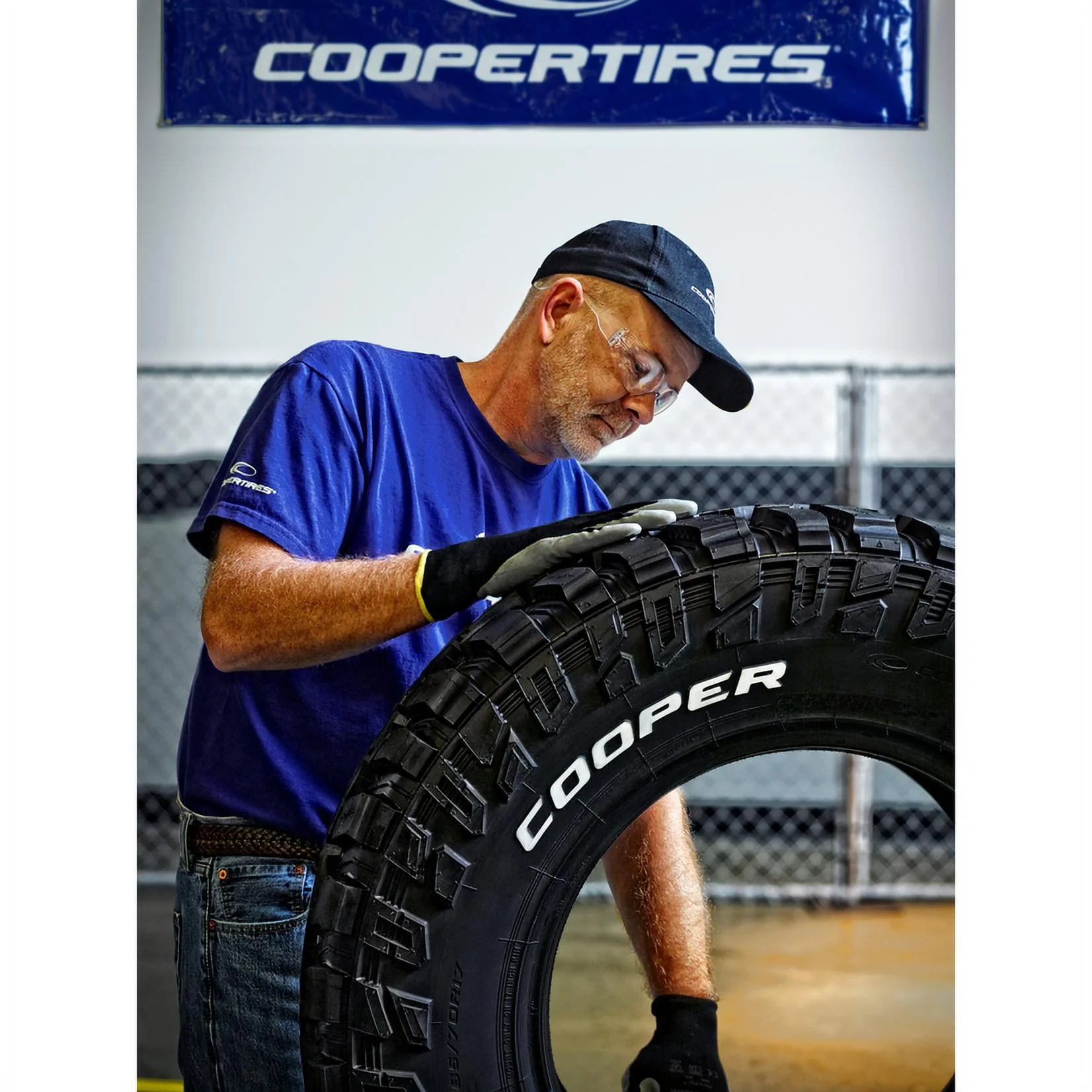 Cooper Discoverer SRX All-Season 275/55R20XL 117H Tire Fits: 2007-08 Toyota Tundra Limited, 2015 Ford F-150 Lariat