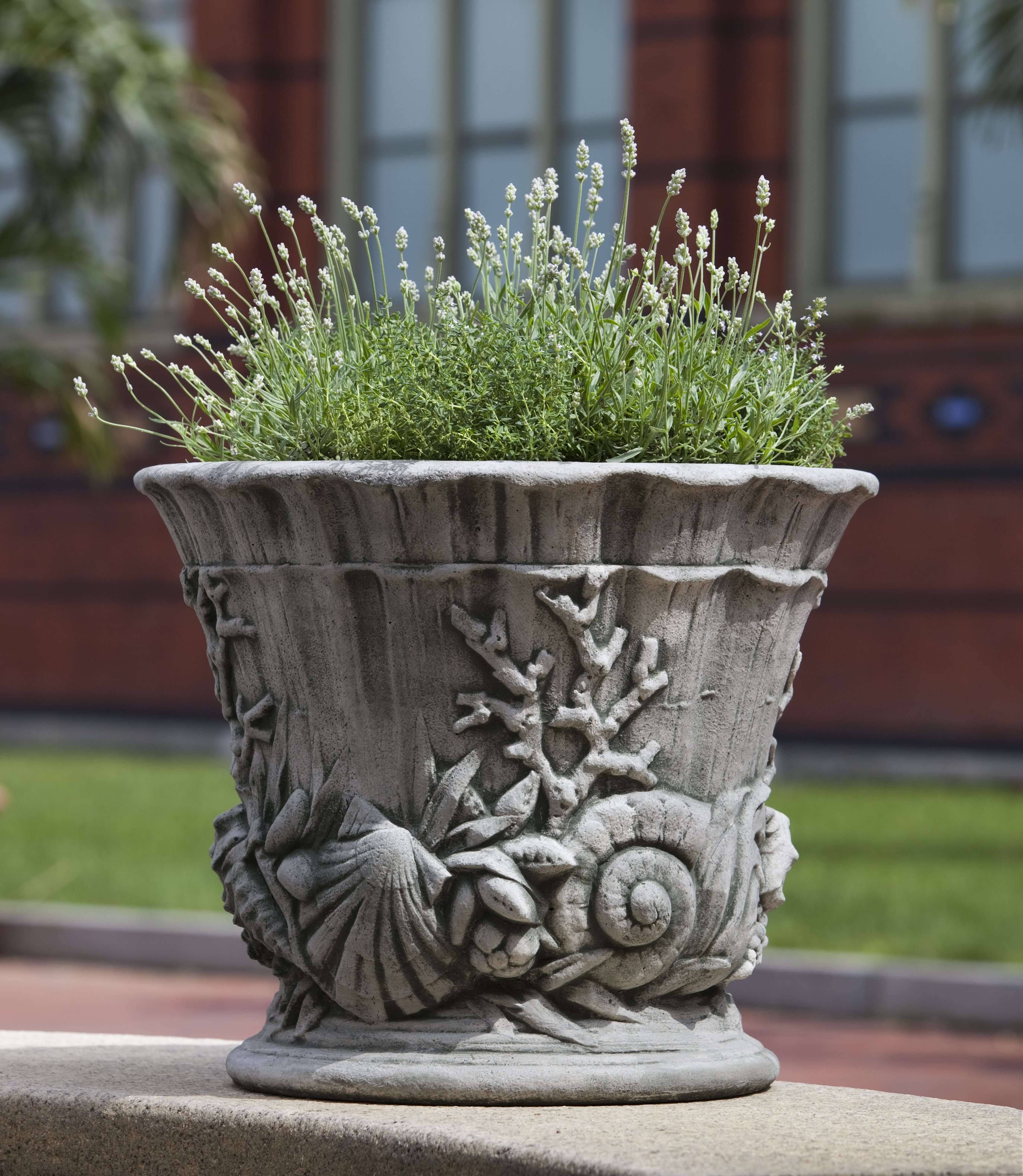 Campania International Smithsonian Alpine Stone Chesapeake Urn