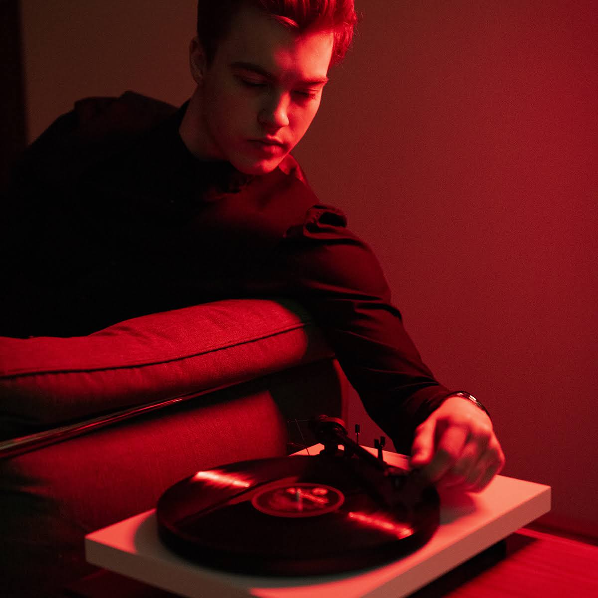 Pro-Ject Debut Carbon Evo Turntable (Gloss White)