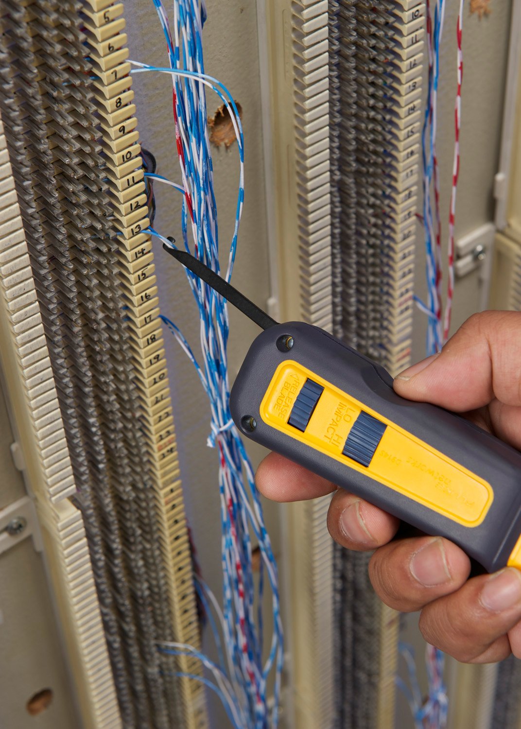 Fluke Networks 11293000 Pro-Tool Kit IS60 with Punch Down Tool