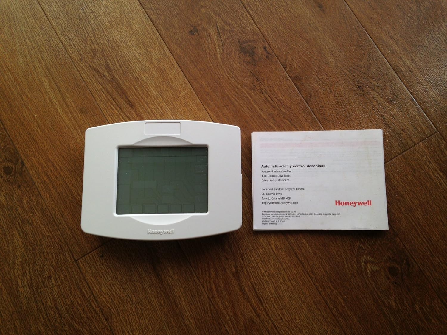 Honeywell TH8320U1008 7day 3/h 2/c Vision PRO 8000 Touchscreen Programmable Thermostat