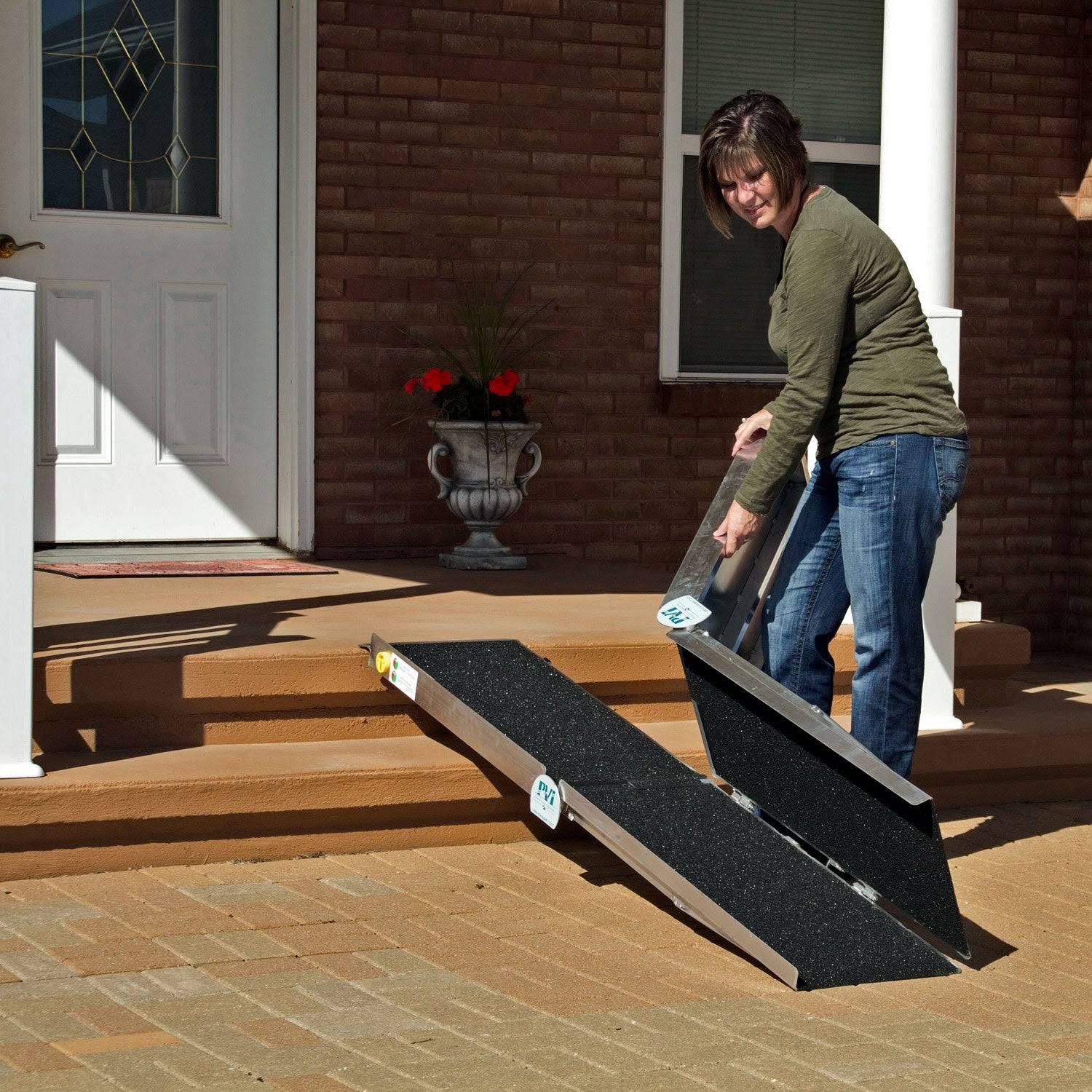 Portable 5-Foot Multifold Ramp