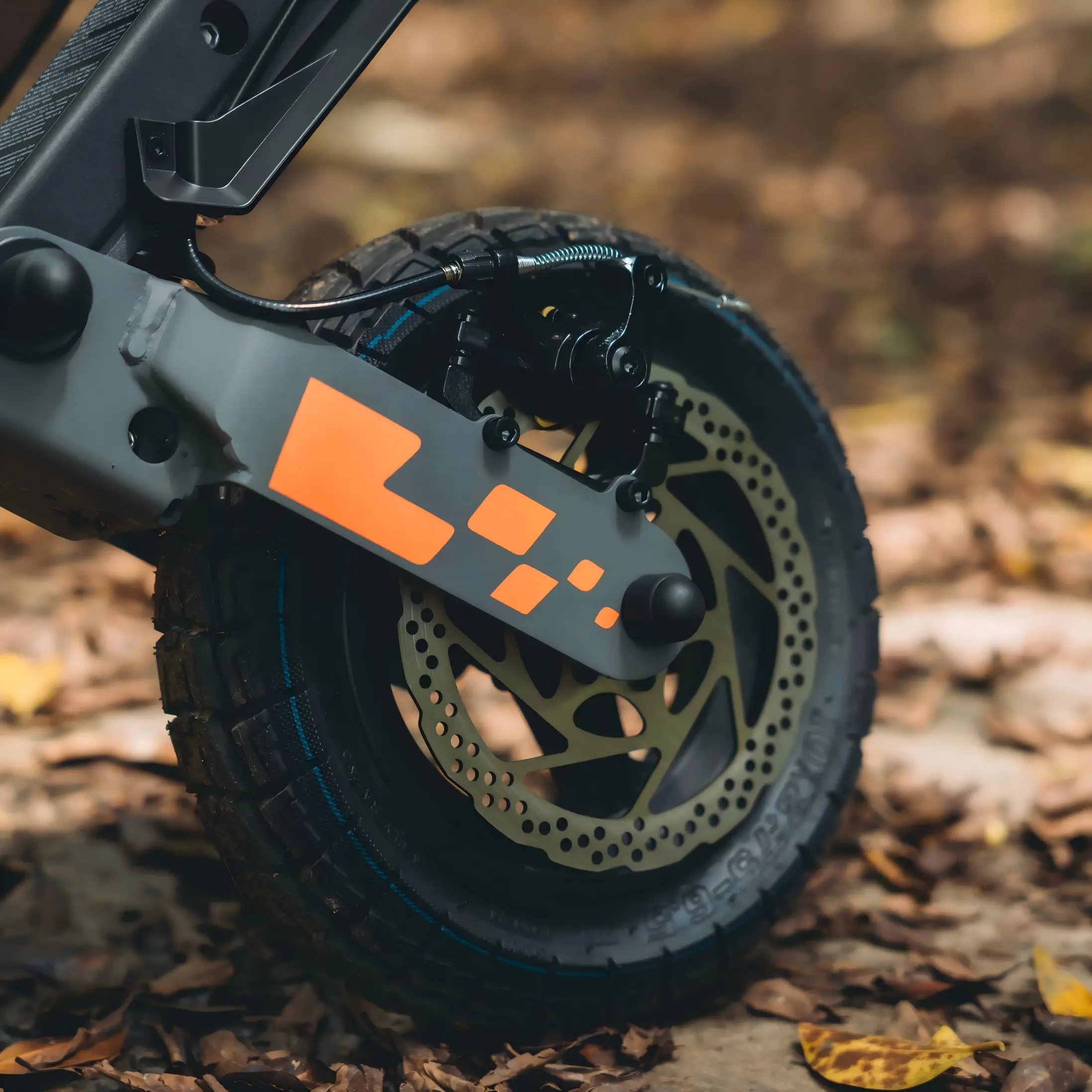 KuKirin G2 Trotinetă electrică Baterie de 48V 15Ah   Viteză maximă de 45km/h   Autonomie maximă de 55km  Motor puternic de 800W