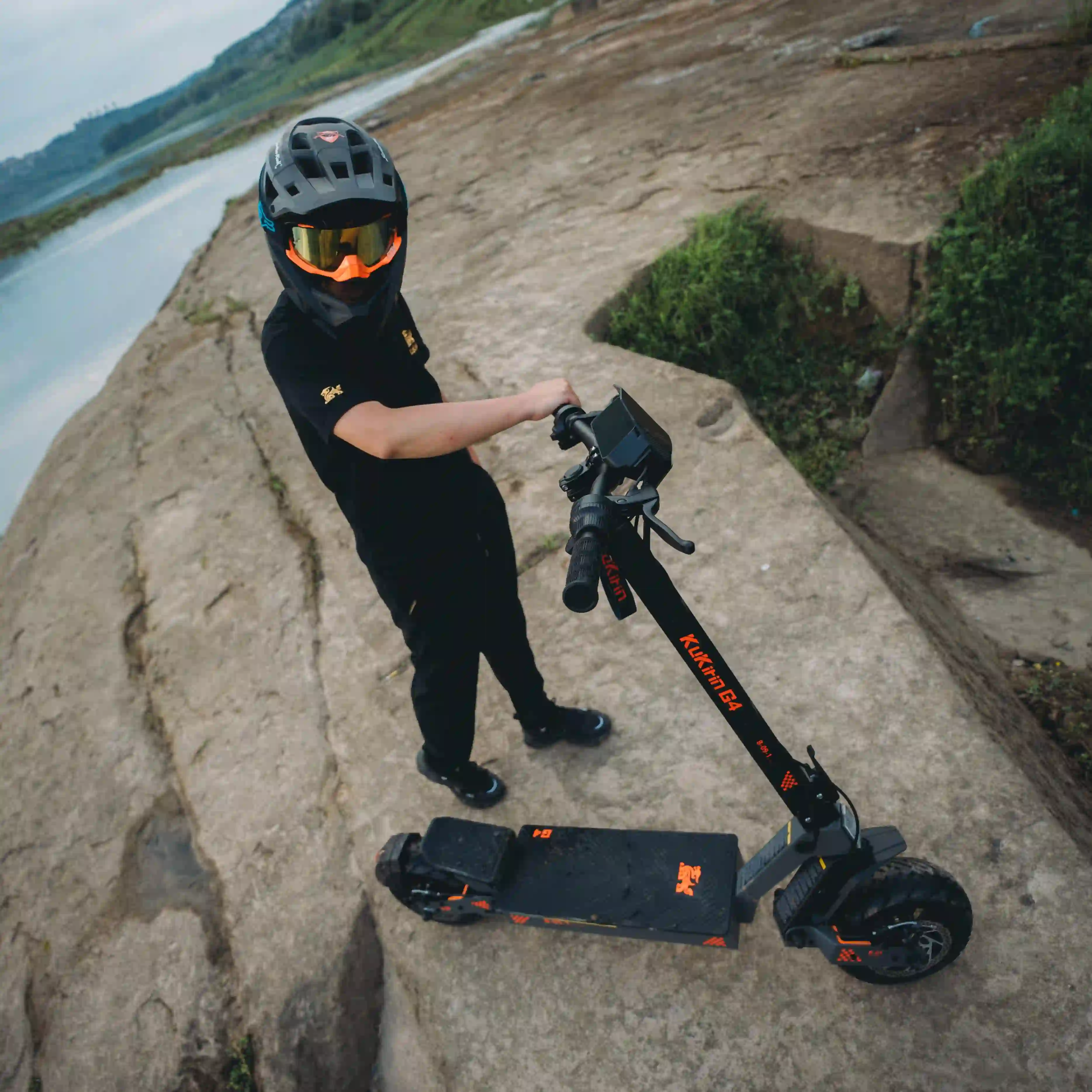 Kukirin G4 Trotinetă electrică Baterie de 60V 20Ah  Viteză maximă de 70km/h   Autonomie maximă de 75km   Motor fără perii de 2000W