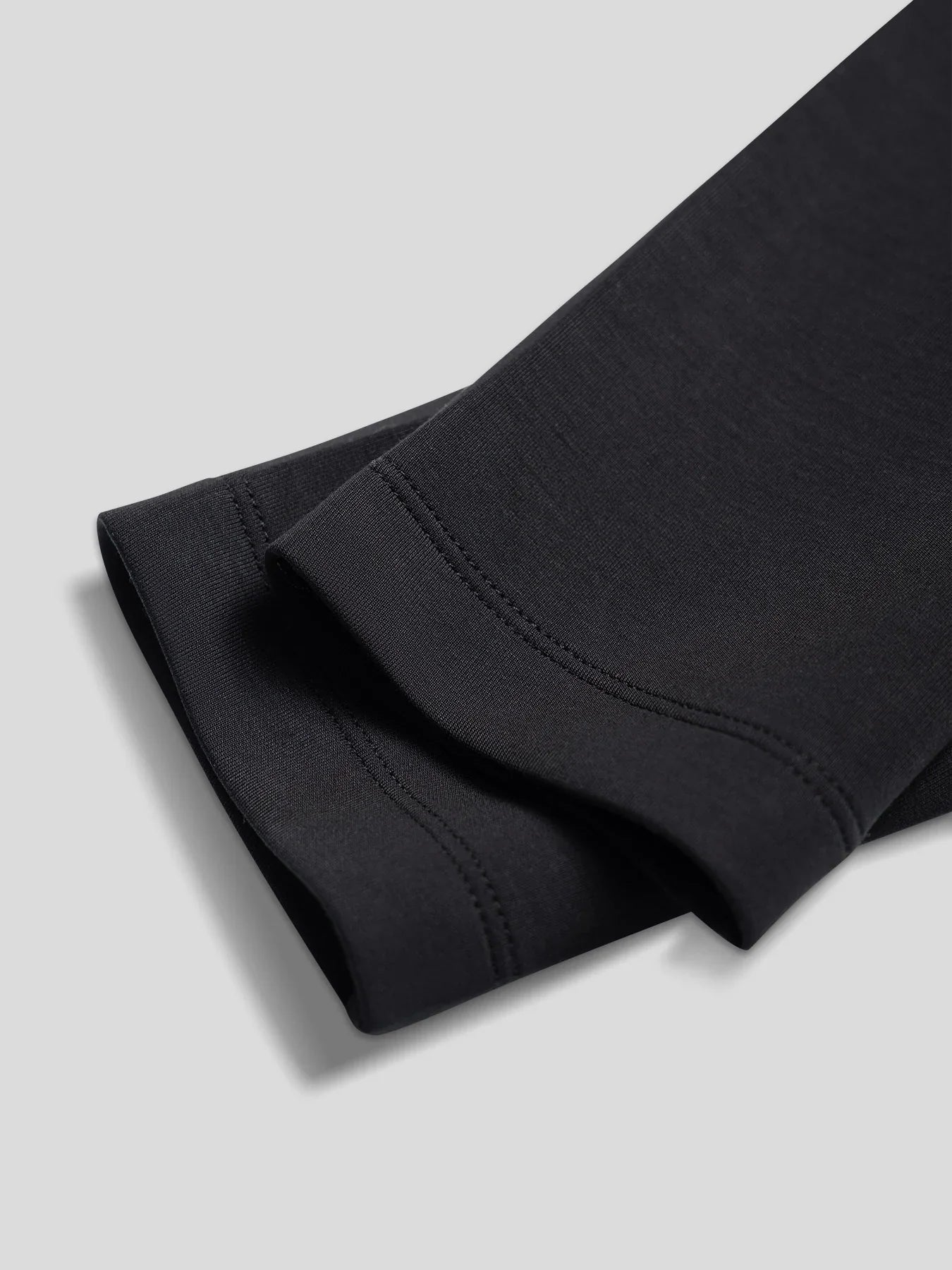 MANUELL – ENG ANLIEGENDER LANGÄRMELIGER PULLOVER