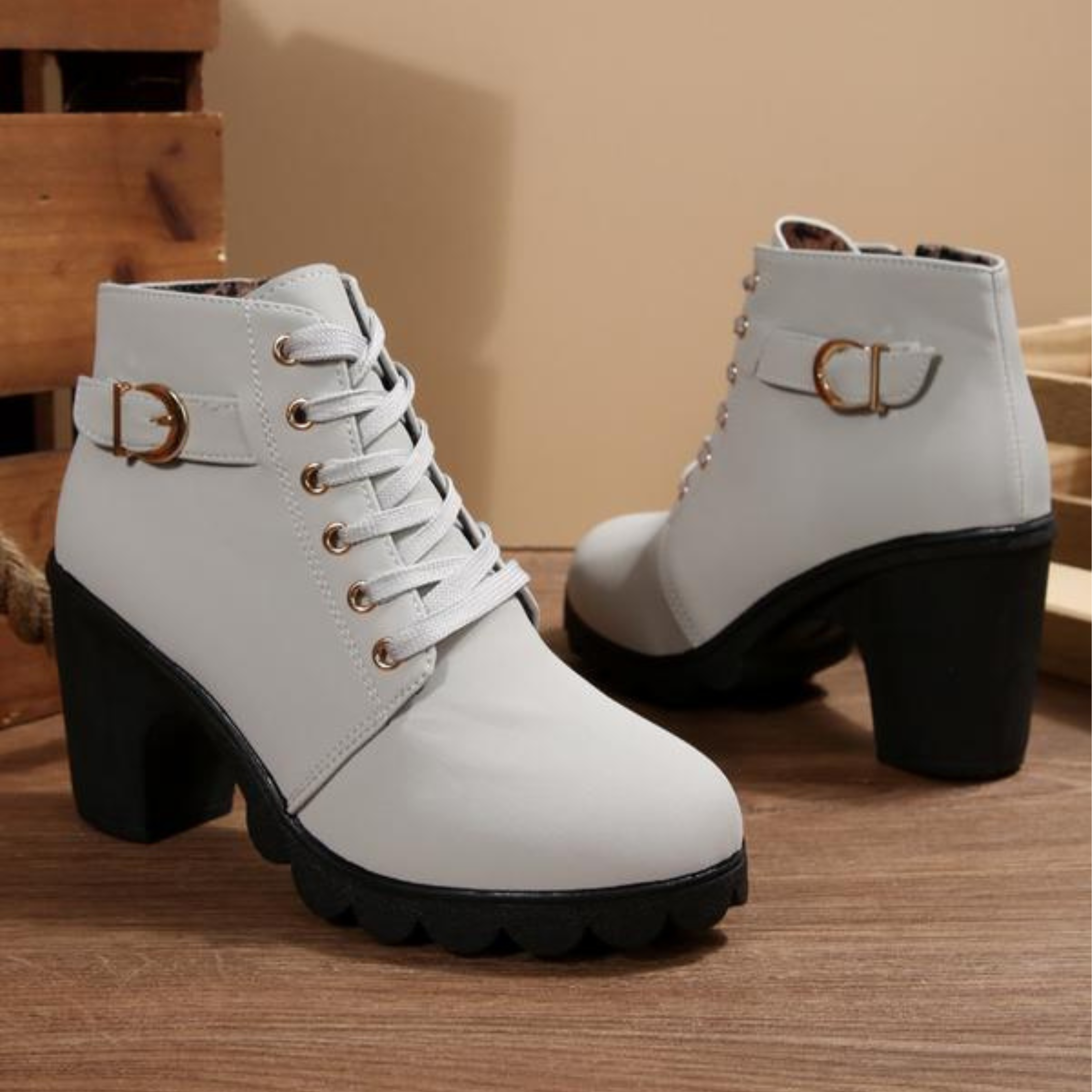 Kyumi™ - Schicke Schnürstiefeletten mit Metallschnalle