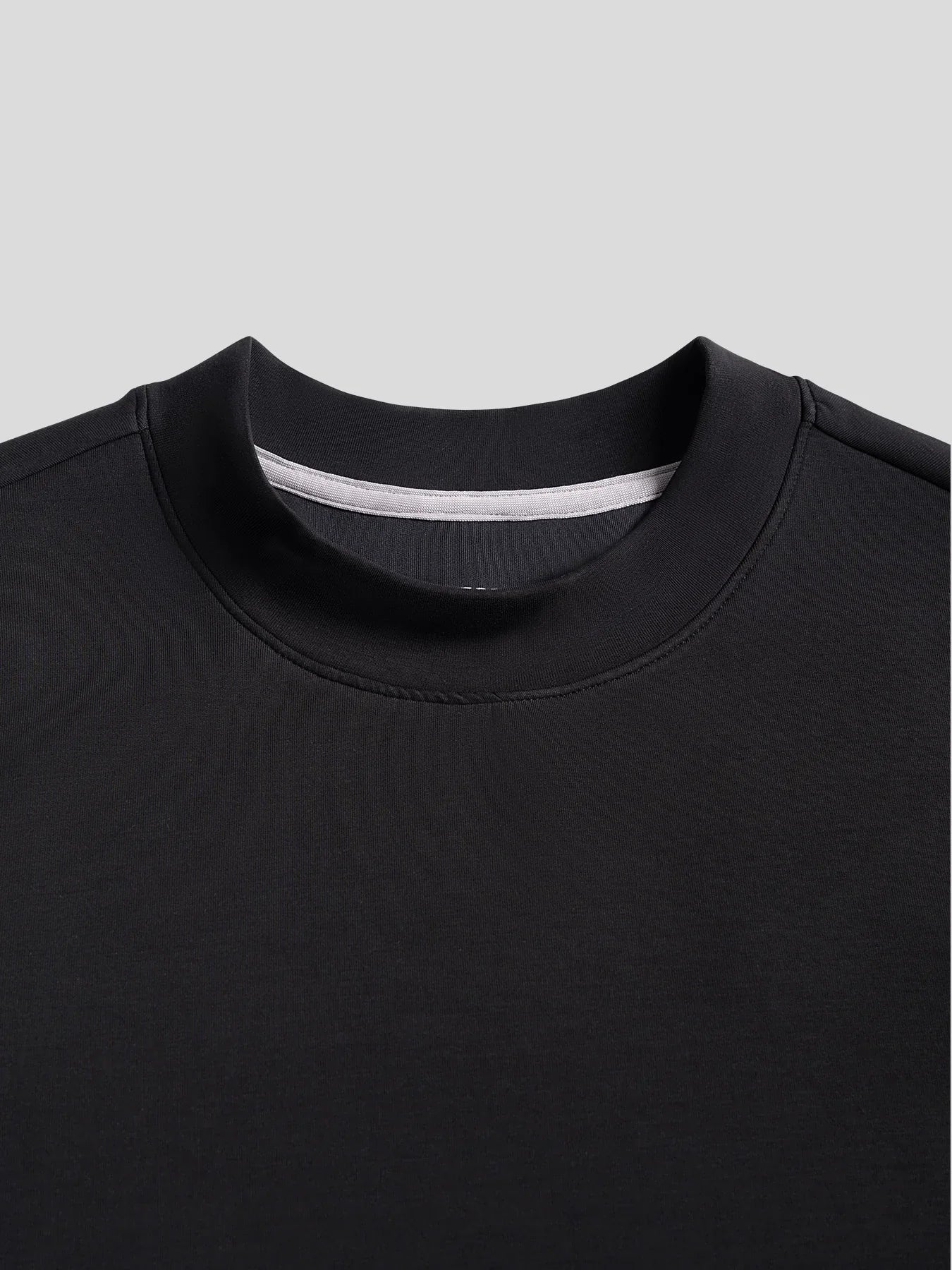 MANUELL – ENG ANLIEGENDER LANGÄRMELIGER PULLOVER