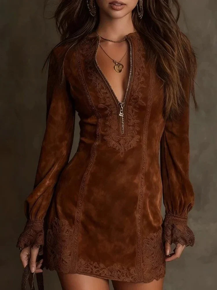 Gina™ – Kurzes Kleid aus Wildleder mit Spitze – Feminin & Saffiniert