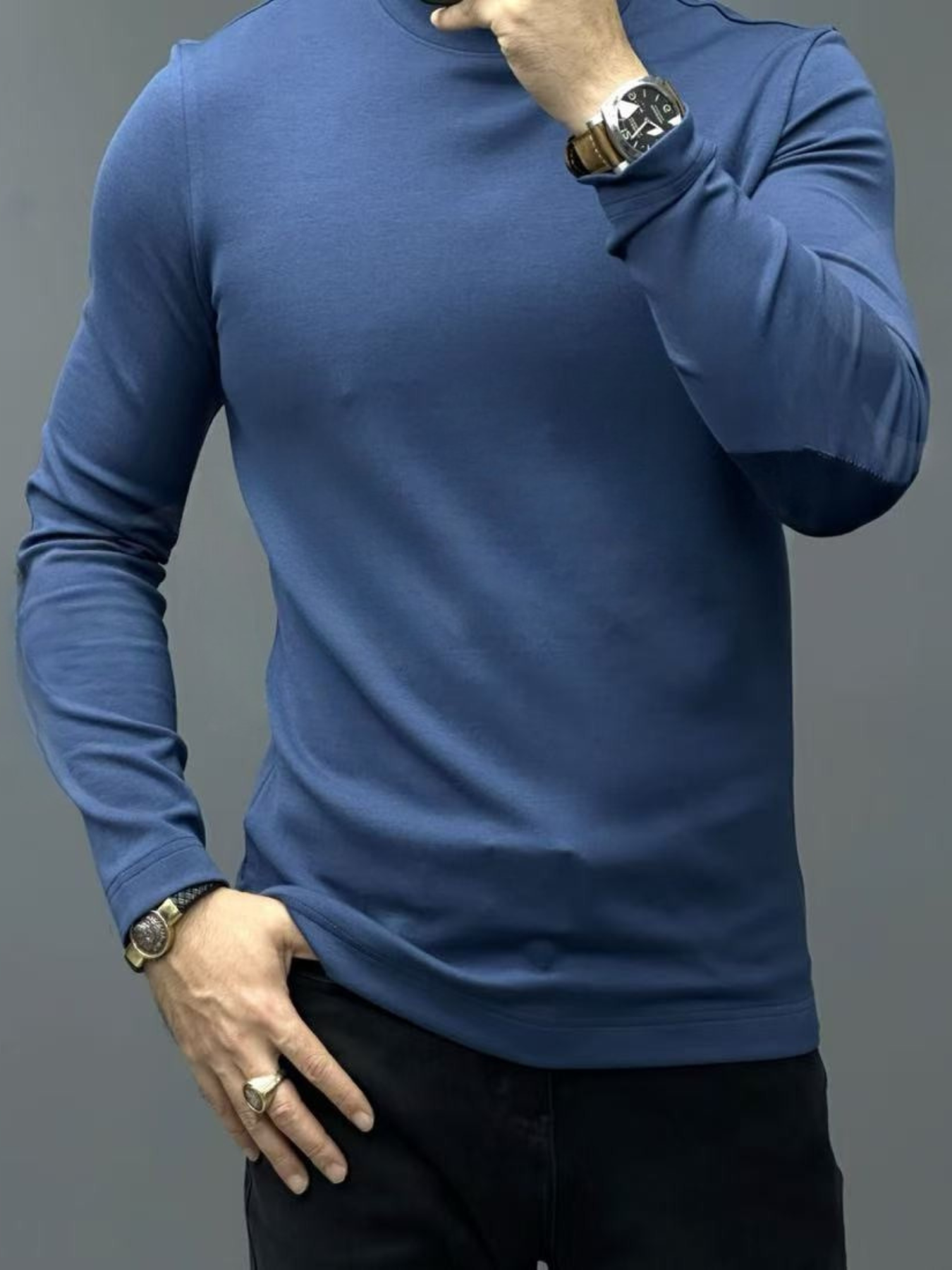 MANUELL – ENG ANLIEGENDER LANGÄRMELIGER PULLOVER
