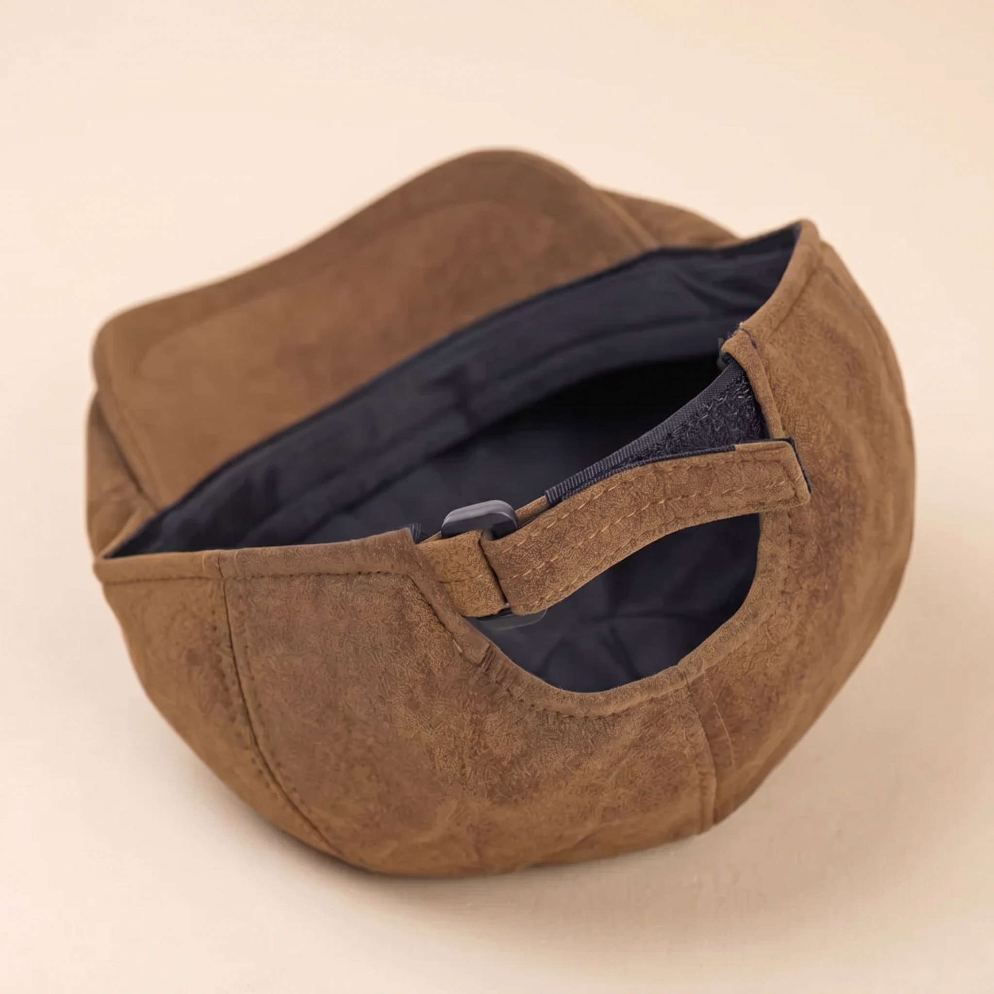 Warme Cap aus Lederimitat-Mix
