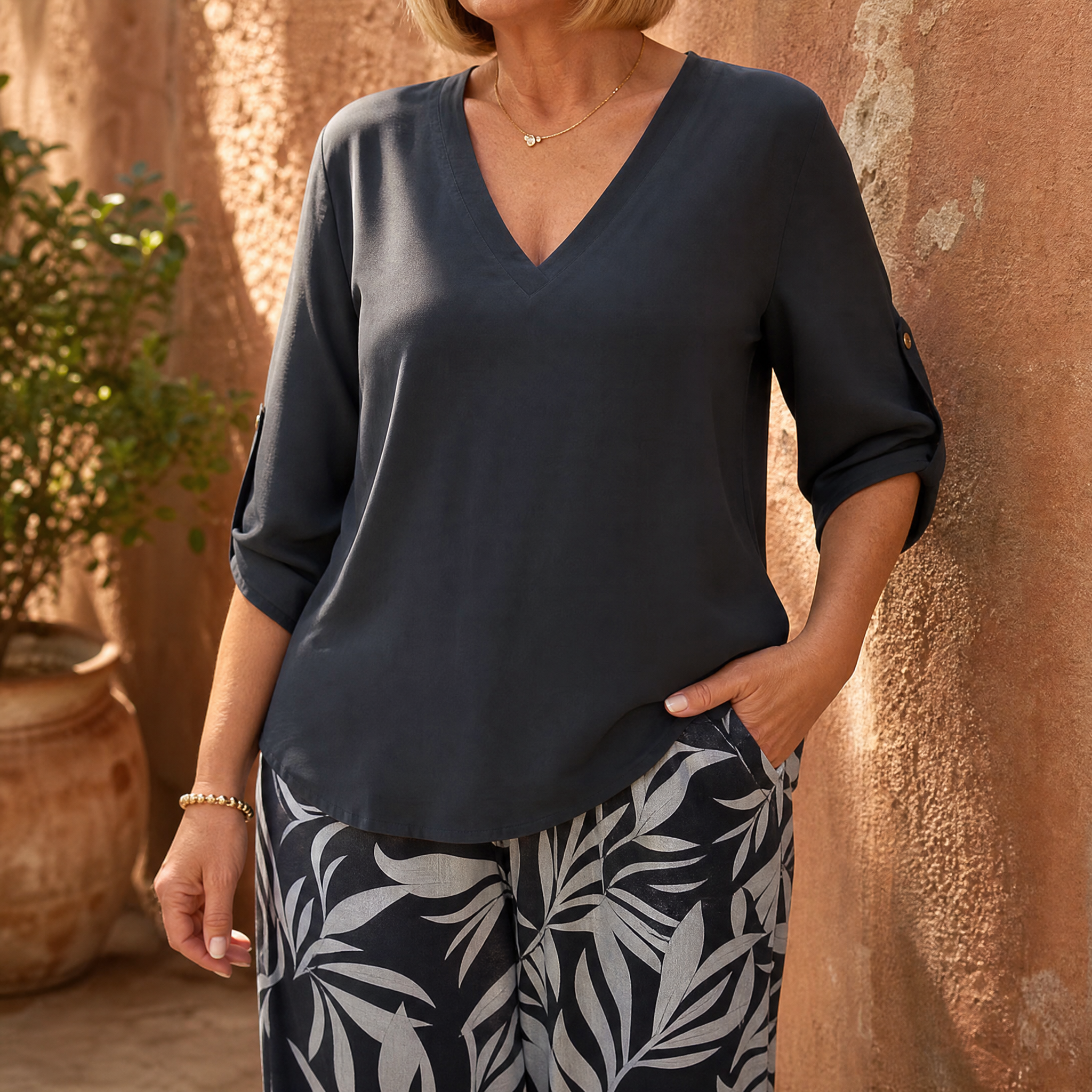 – Lark & Palm™ – V-Neck Top & Leaf-Print Wide-Leg Pants Set