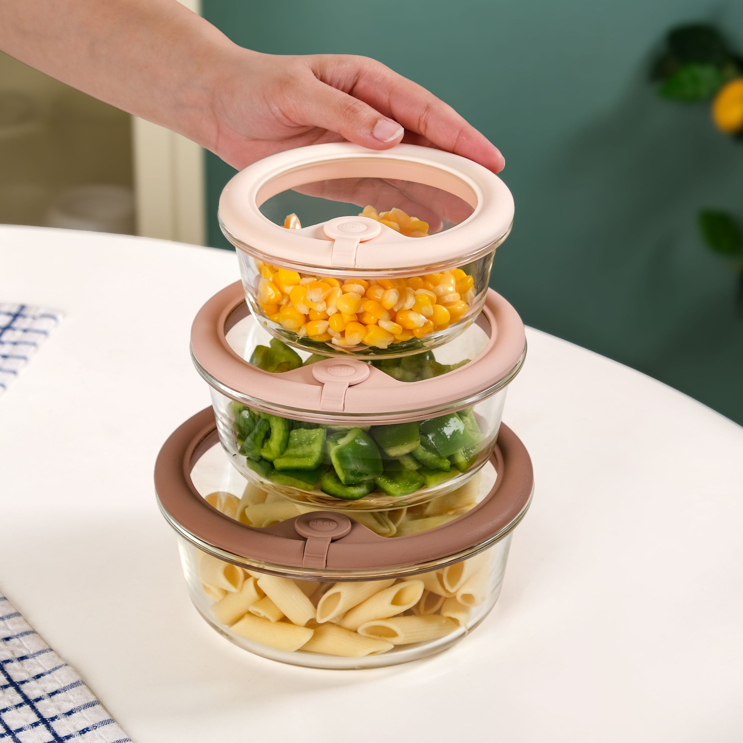 Airtight Ombre Round Food Storage Container With Air Vent Lid Set Of 3 400ml 620ml 950ml