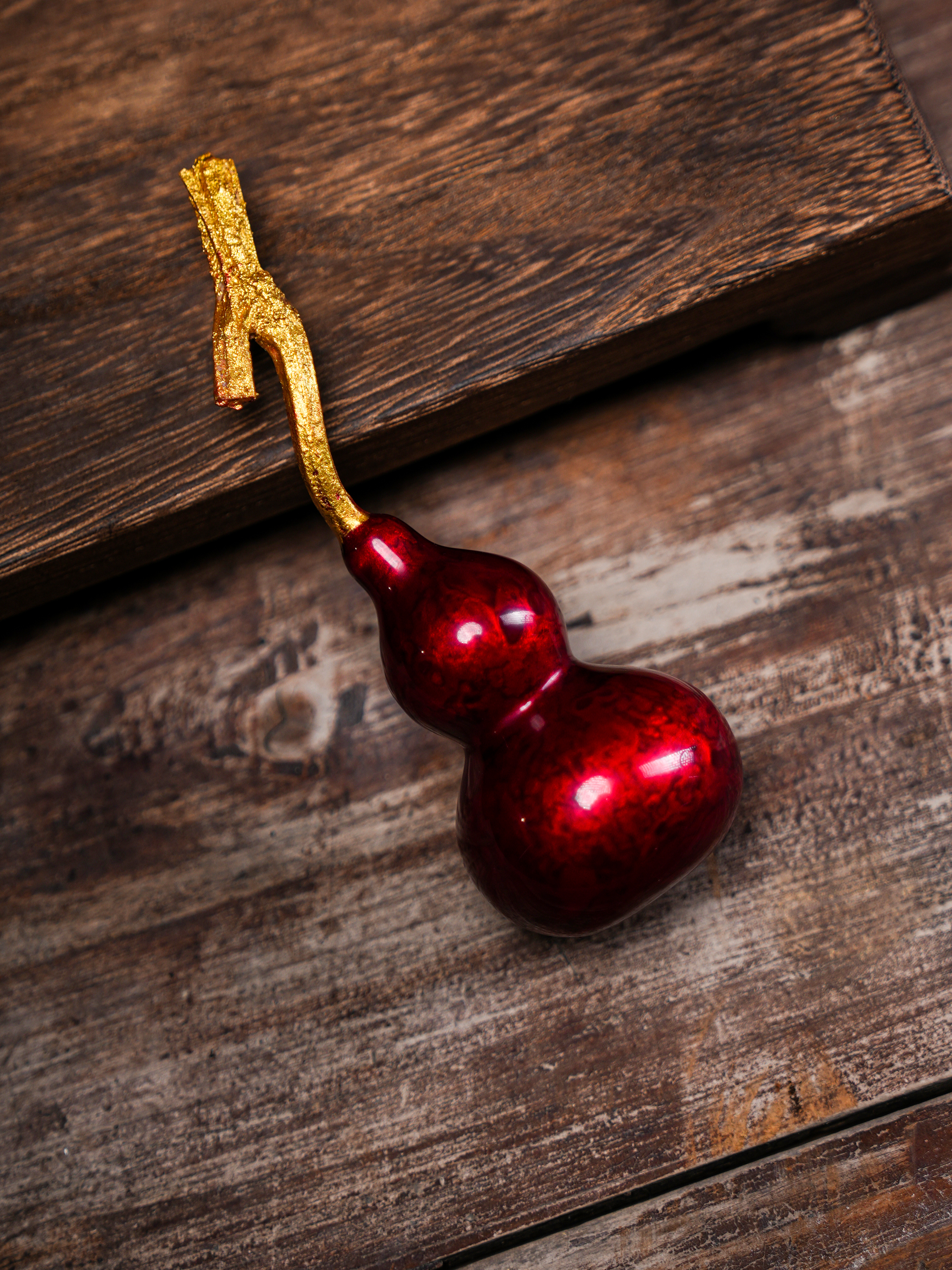 Handmade Cinnabar Lacquer Gourd — Natural Urushi Paperweight, Chinese Fulu Fortune Talisman