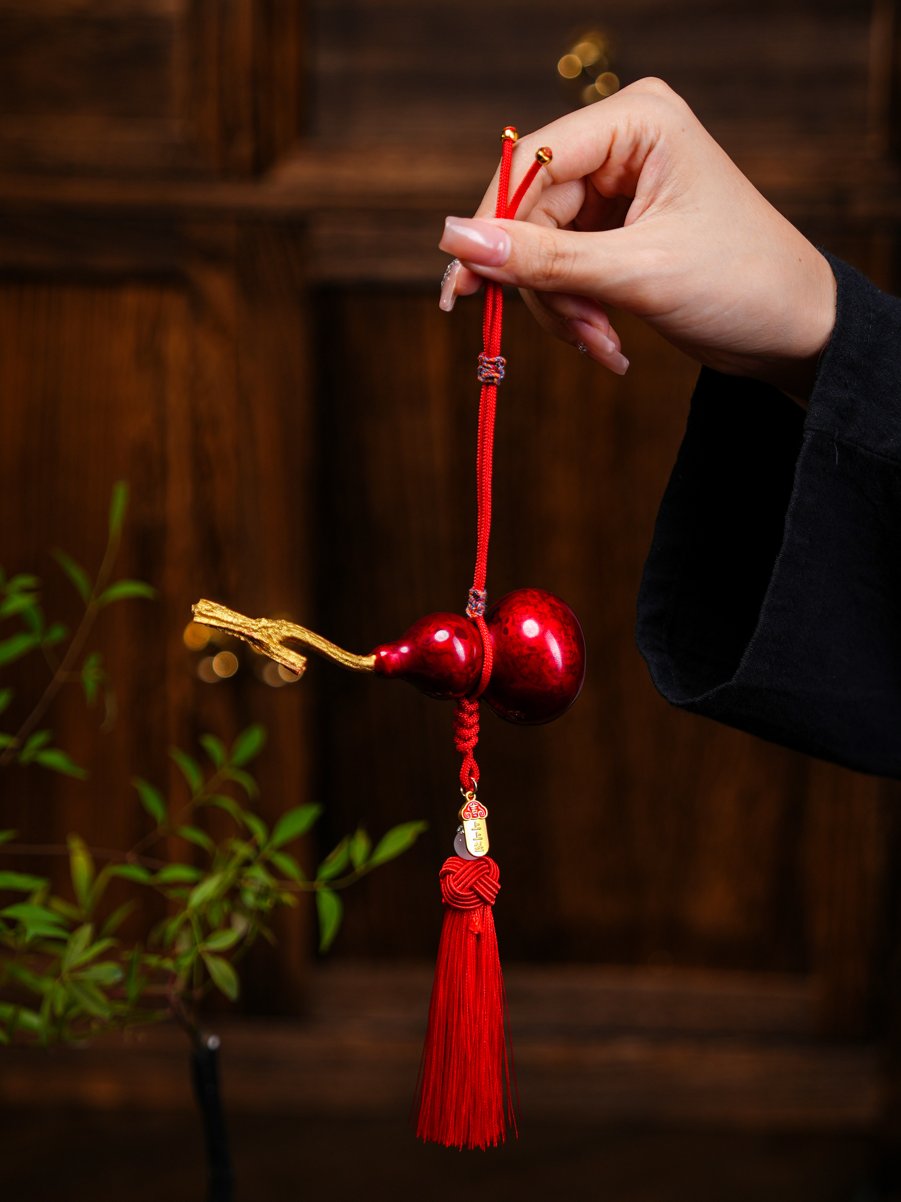 Handmade Cinnabar Lacquer Gourd — Natural Urushi Paperweight, Chinese Fulu Fortune Talisman