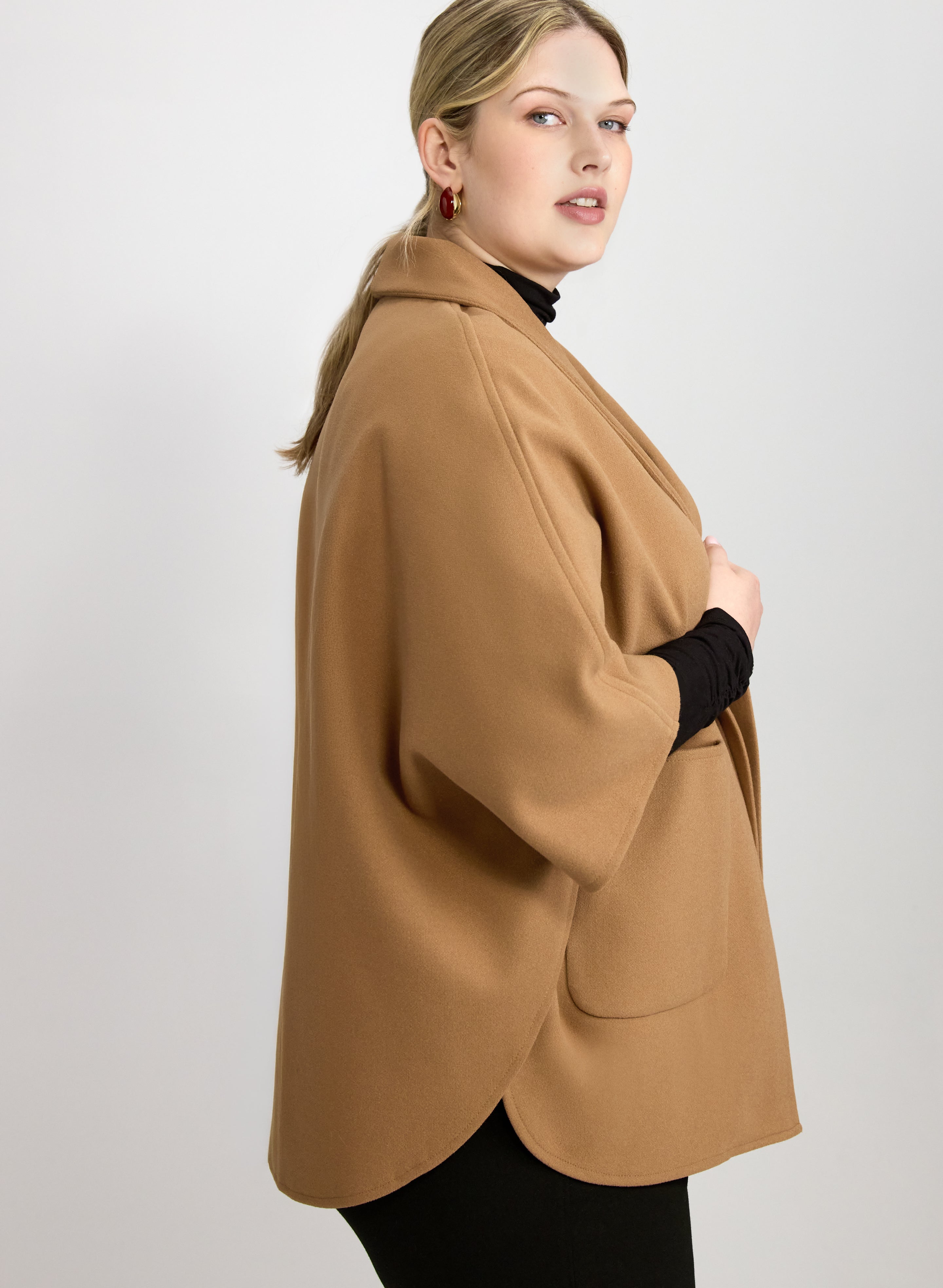 Faux-Fur Poncho-Tactilefable