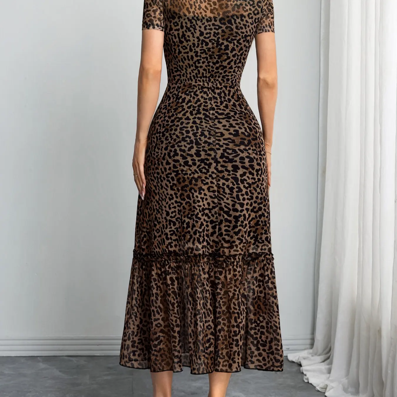 Vestido Midi de Malla con Estampado y Cuello Alto