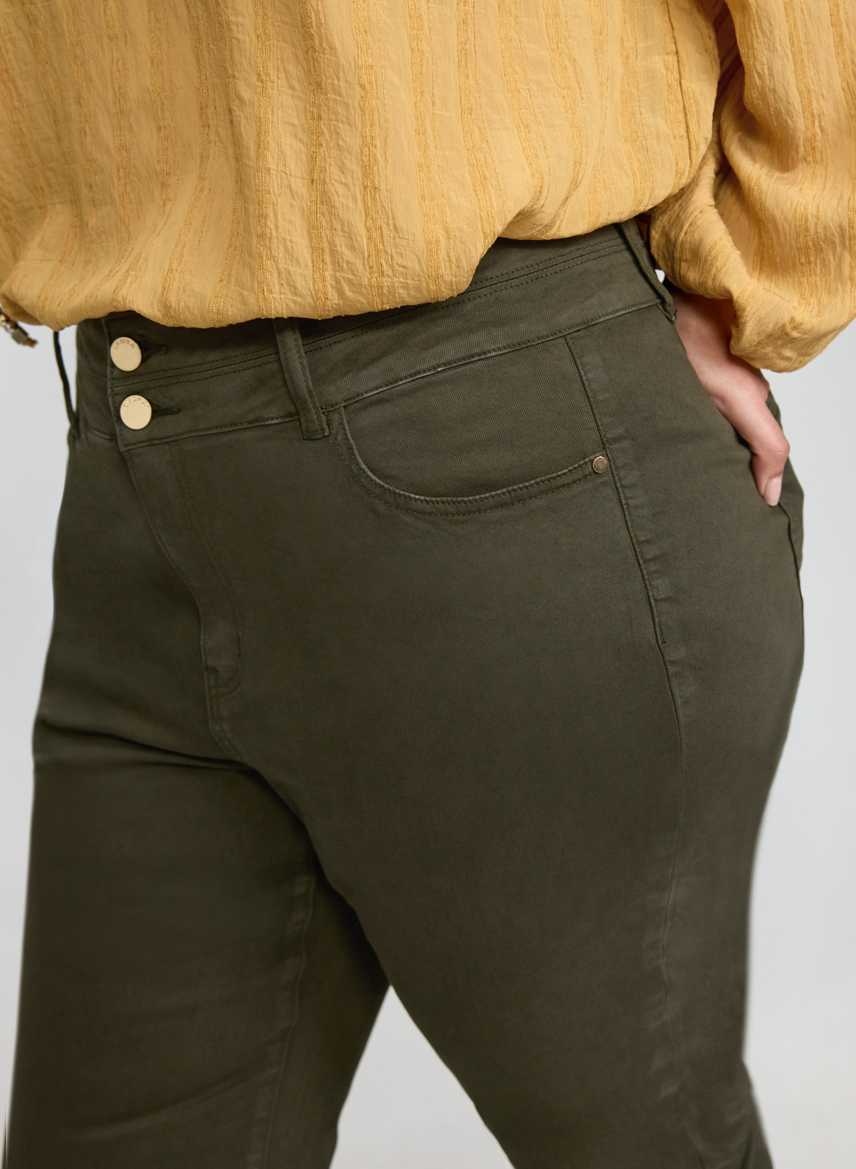 Flare-Leg Jeans-Tactilefable