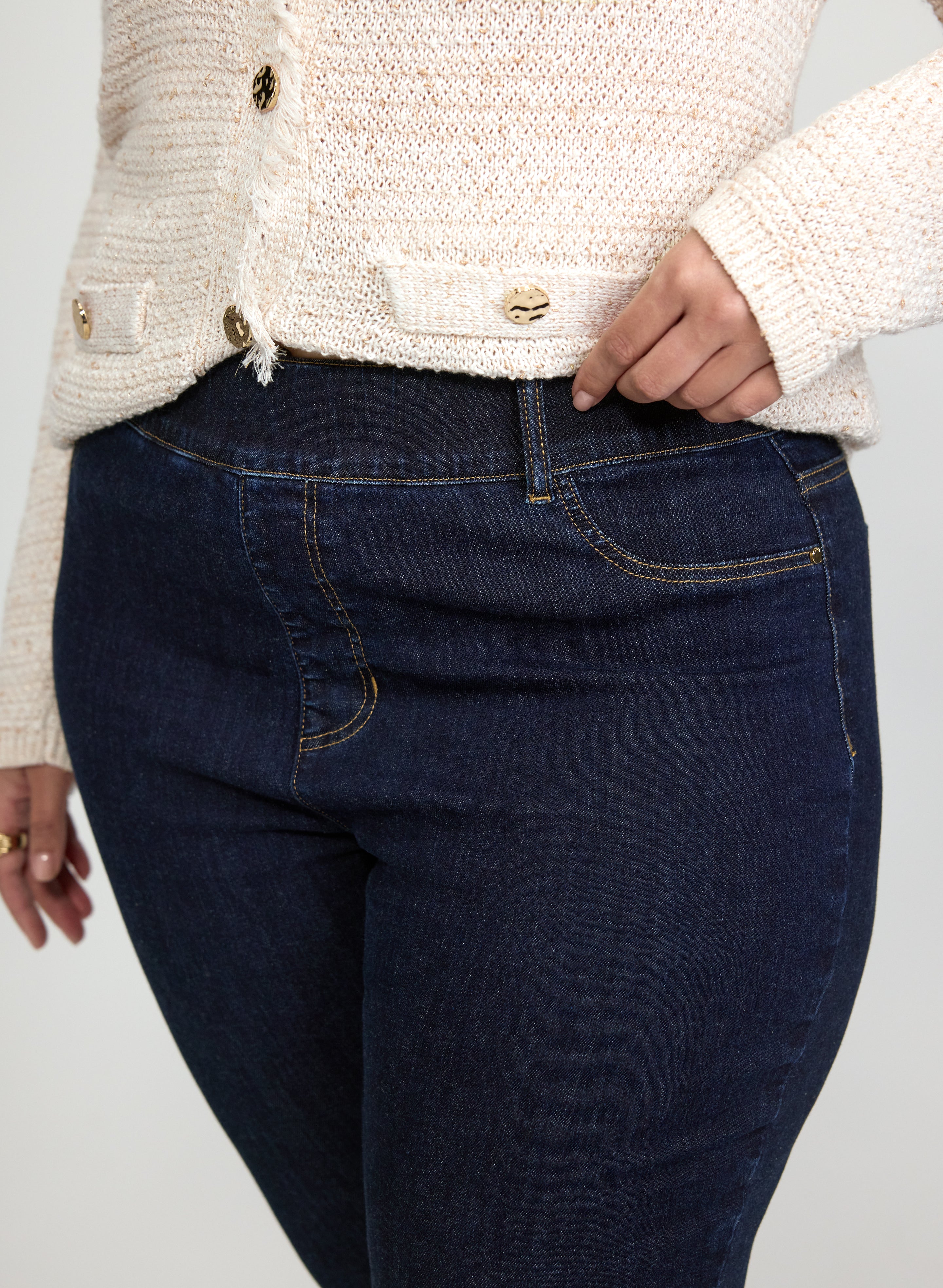 Flare-Leg Jeans-Tactilefable