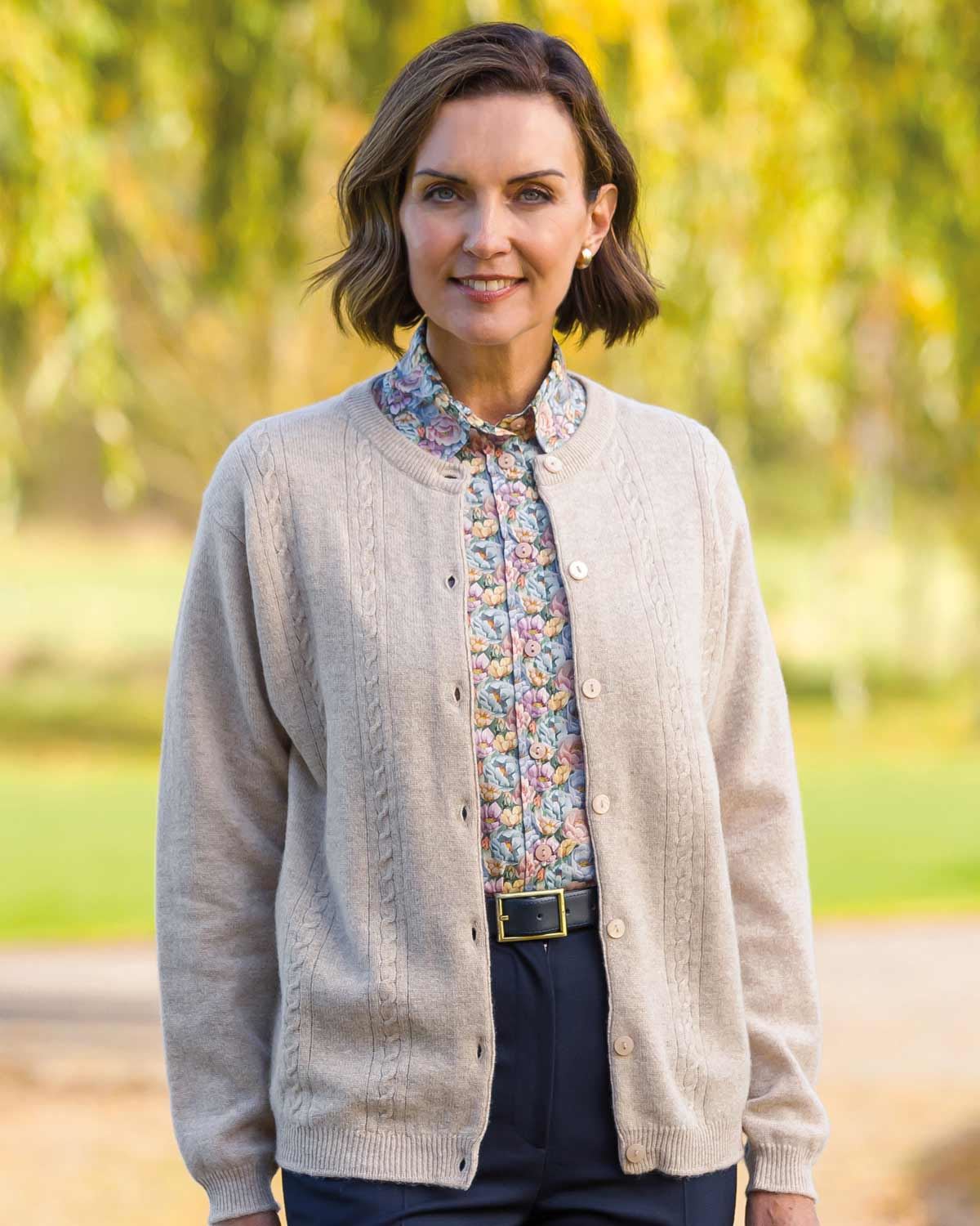 Ladies’ Pure Lambswool Cable Knit Cardigan – Linen-Tactilefable