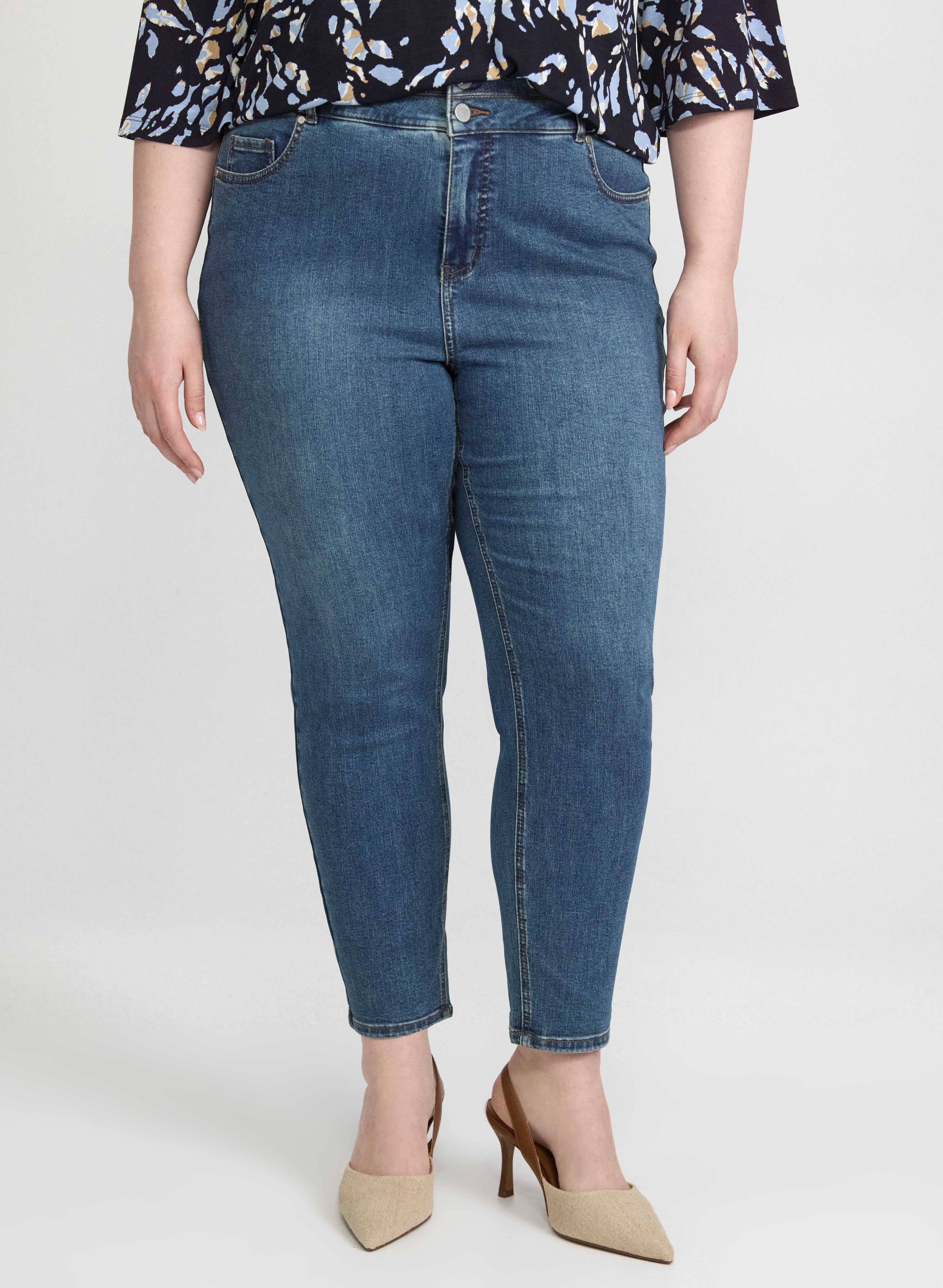 Double-Button Jeans-Tactilefable