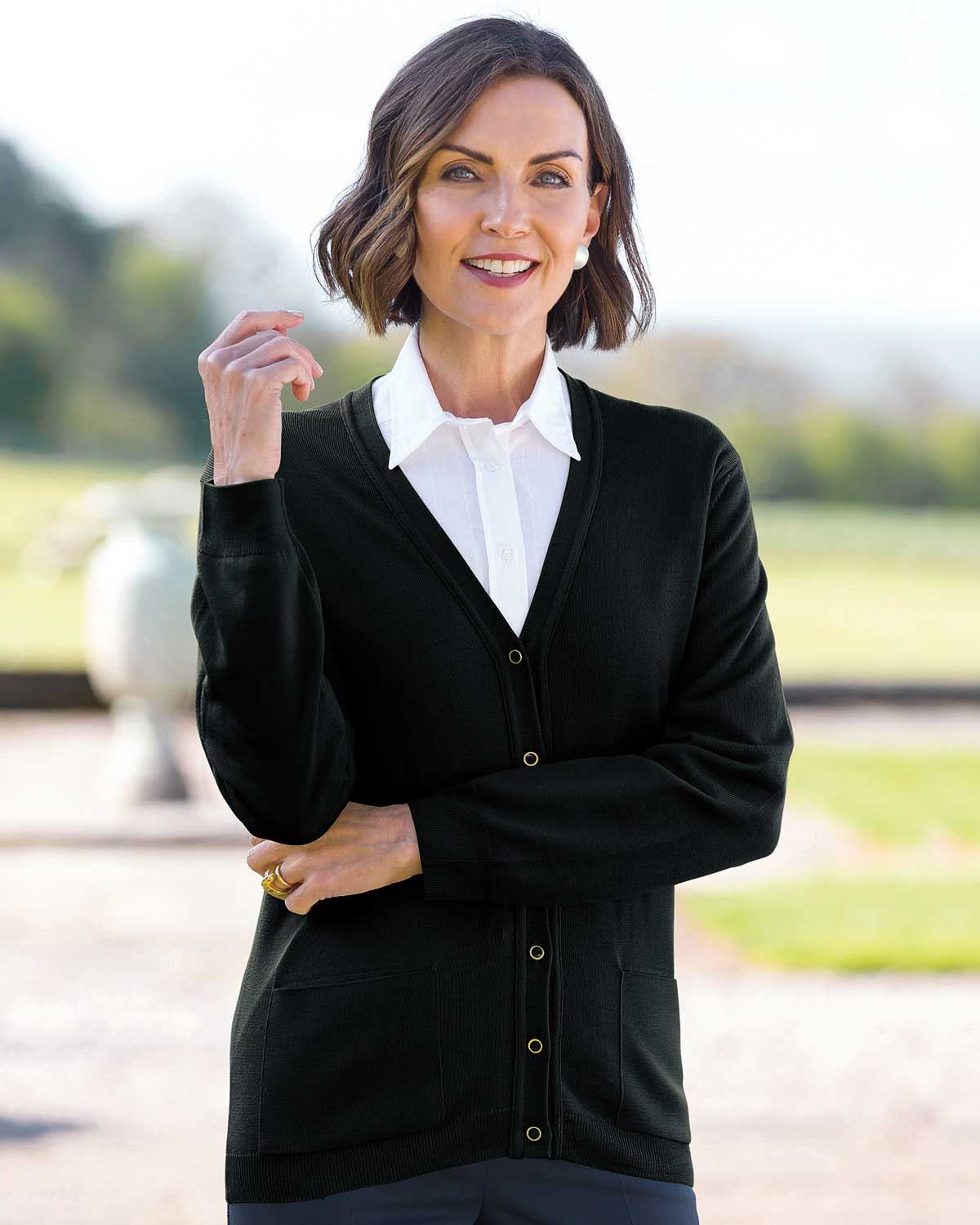 Ladies’ Pure Merino Wool V-Neck Cardigan – Black-Tactilefable