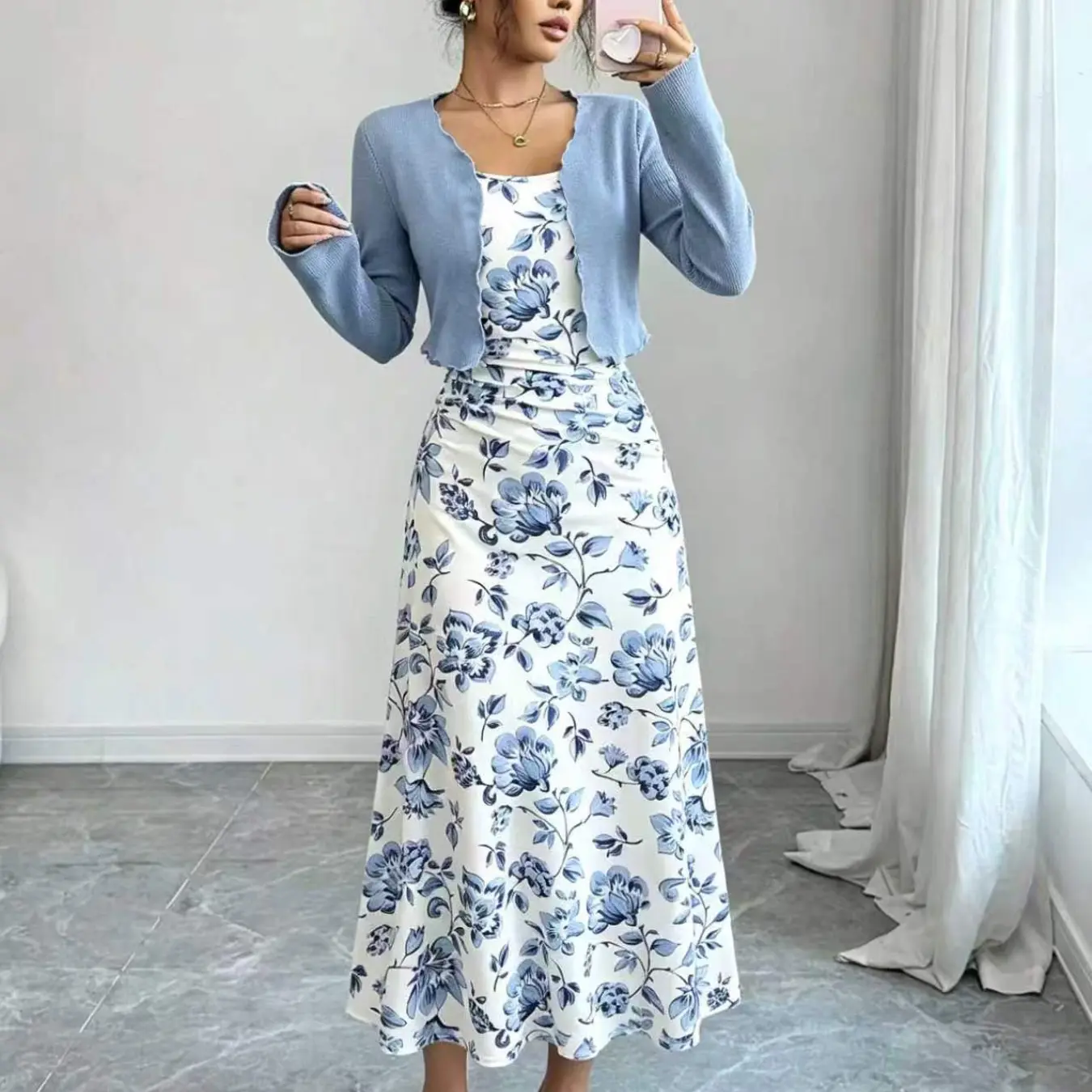 Conjunto de Dos Piezas: Cárdigan de Punto y Vestido de Tirantes