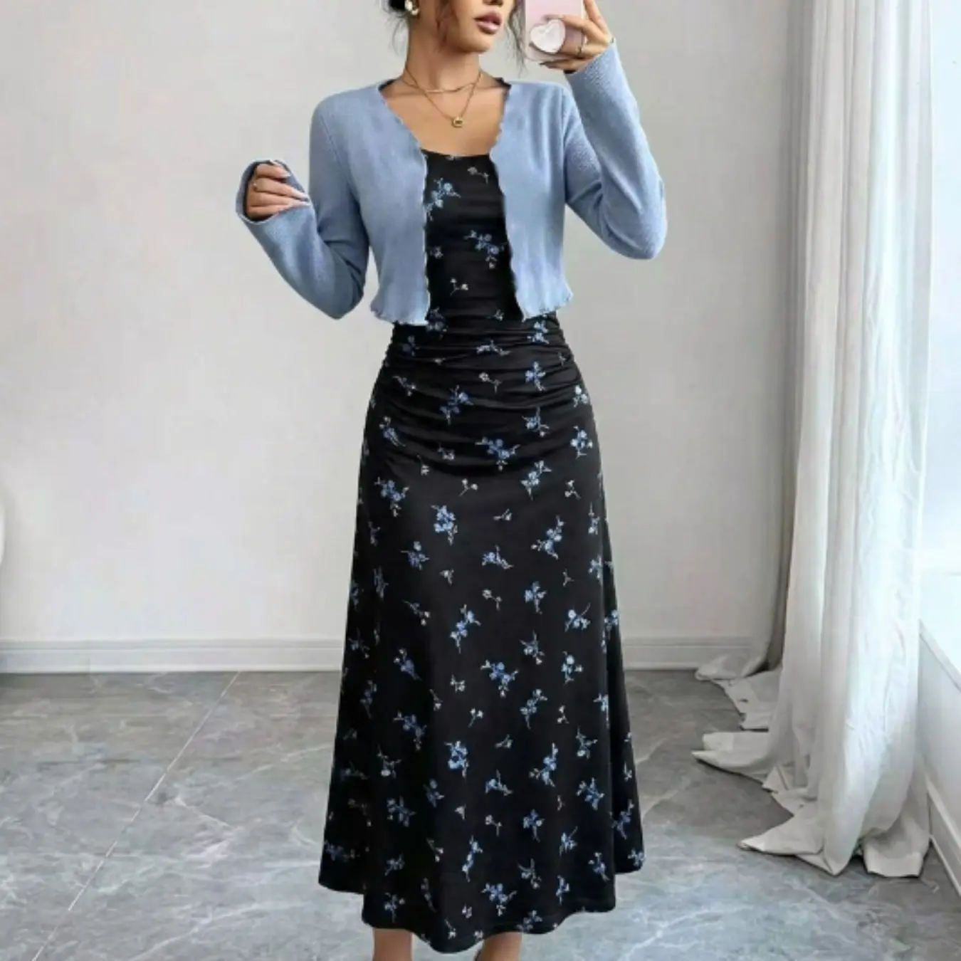 Conjunto de Dos Piezas: Cárdigan de Punto y Vestido de Tirantes