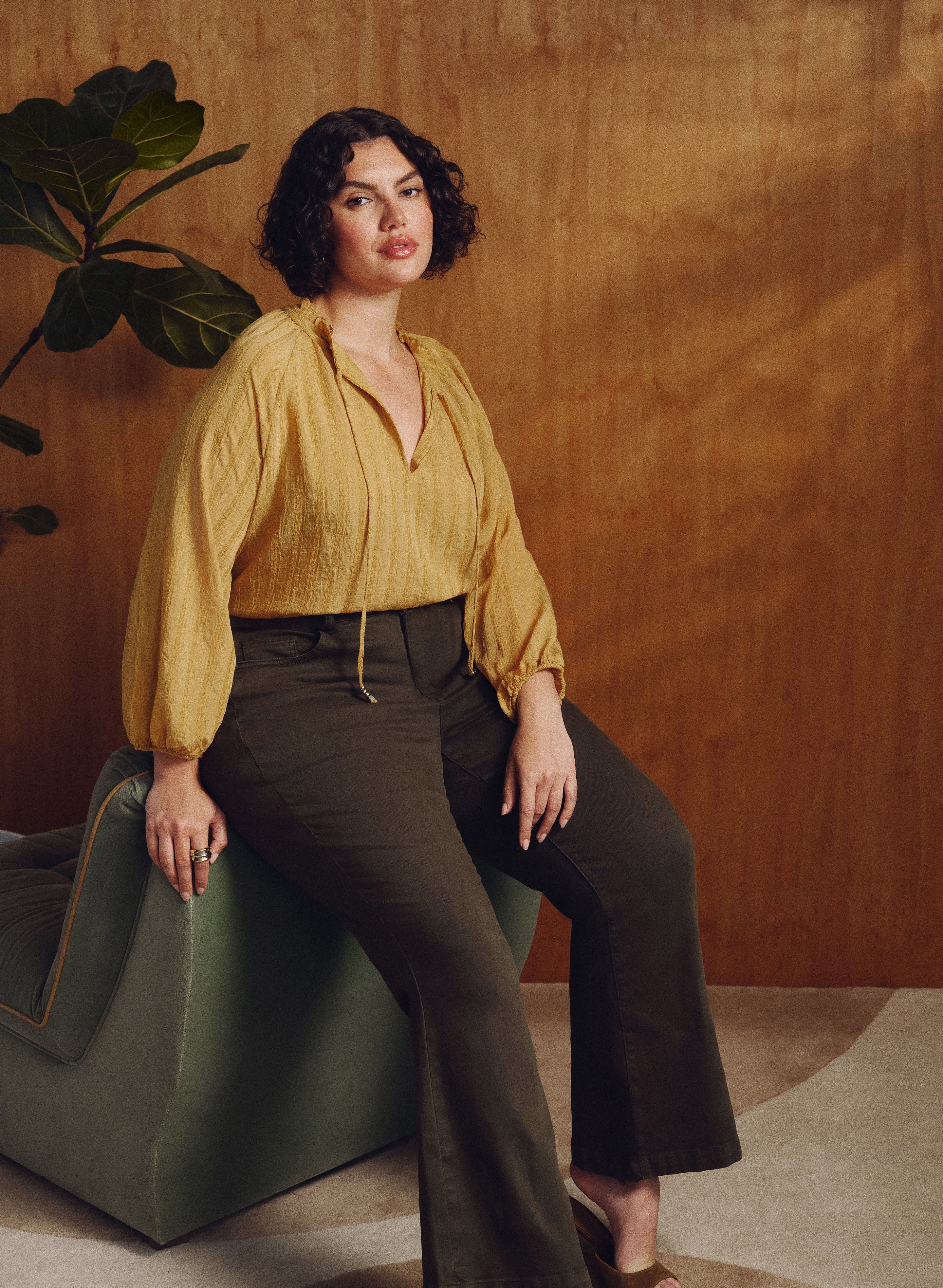 Flare-Leg Jeans-Tactilefable