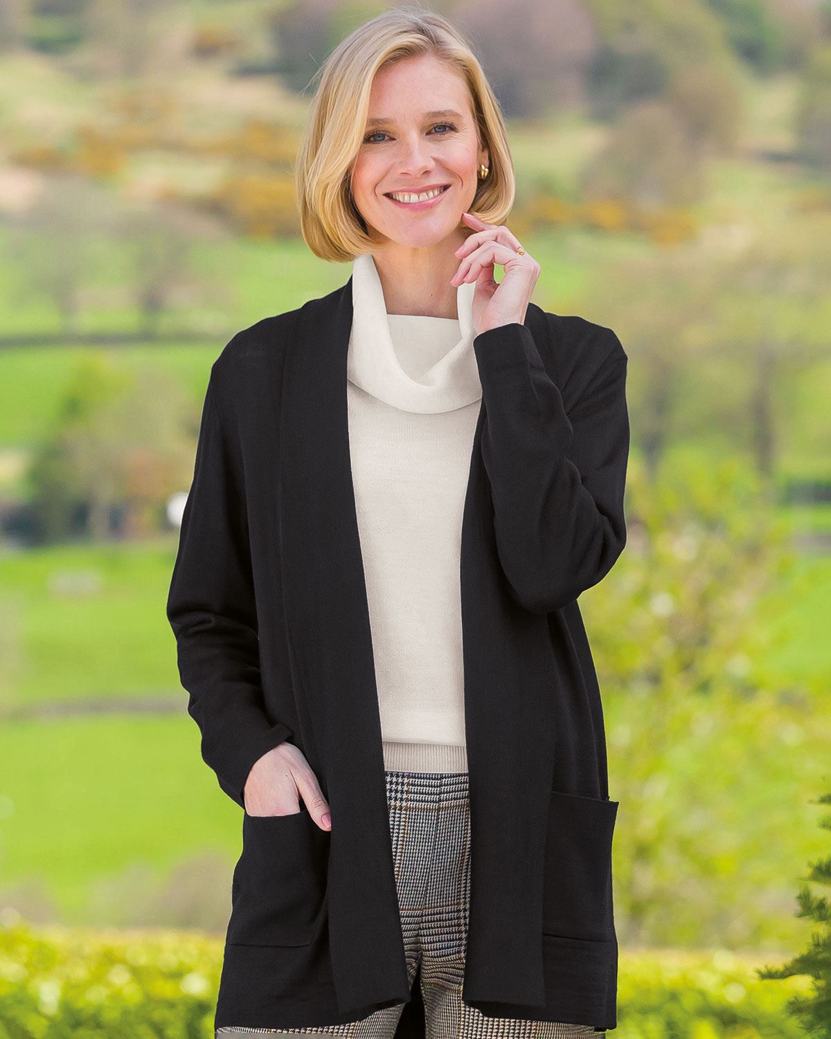 LadiesMerino Wool Blend Cardigan – Black-Tactilefable