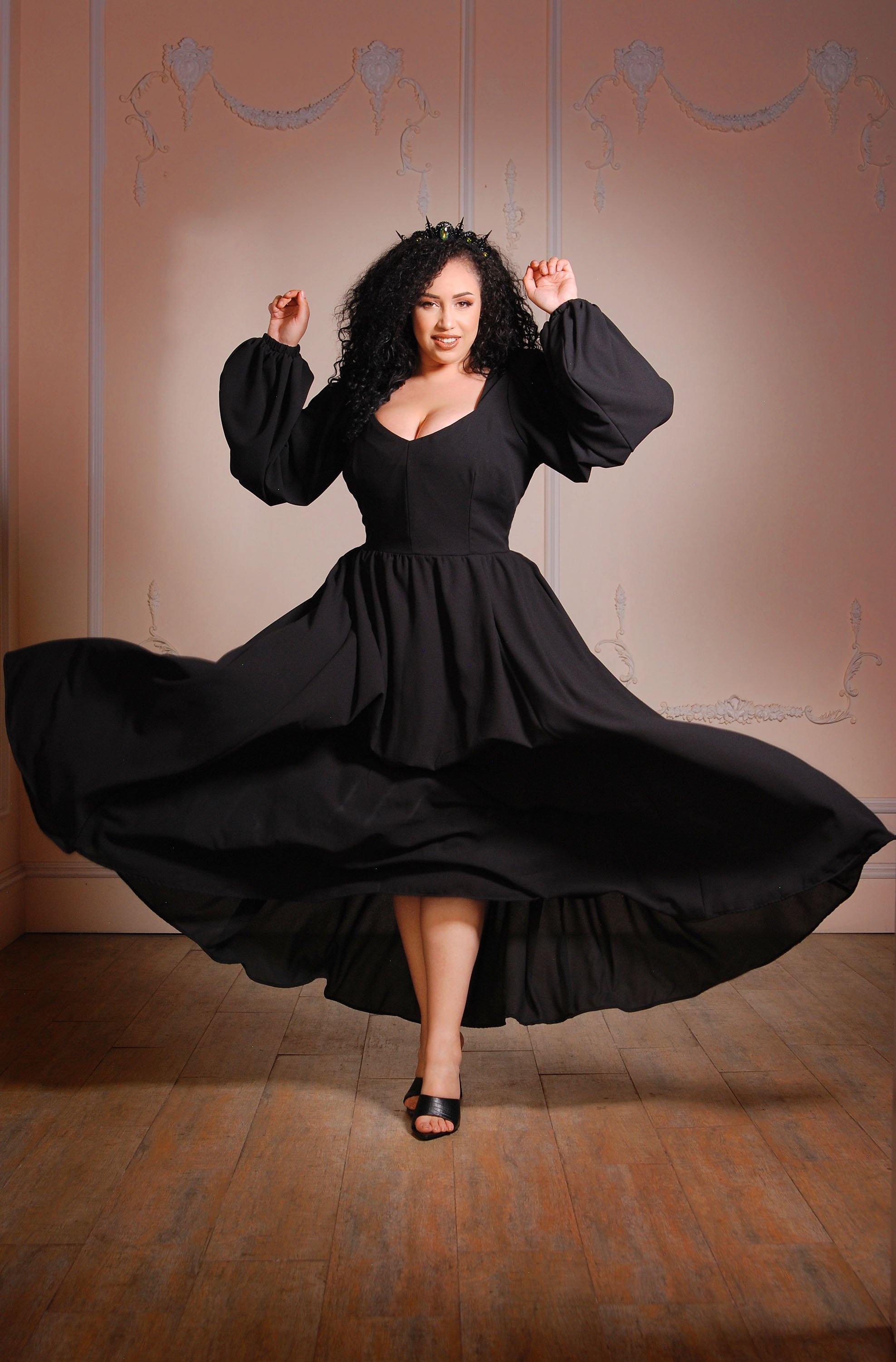 Lucrezia Renaissance Maxi Gown in Solid Black-Tactilefable